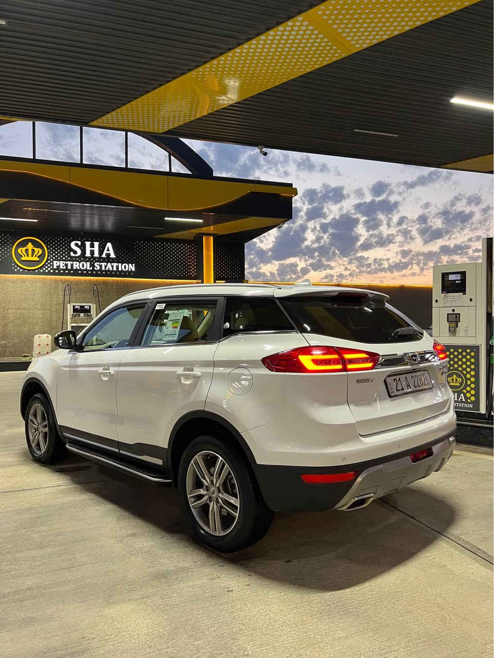 ***********  سليمانى 
ته نيا ٩٦ $ 
🚙 جیلی ئێم گراند (Geely Emgrand X7 Sport)   مەکینە ٢.٤ بيلاد گيرو مه كينه كامرى بيلاد  
نه گێڕ نە مەکینە نە کراوەتەوە
مۆدێل: ٢٠٢١ فول ماسه فات
تۆربۆ نیە  
گێڕ: ئۆتۆماتیک و عاديو سپورت .
٥٢ هەزار رۆیشتوه
گێرومه كينه و ته بريدو ته قه و ره قه به شه رت 
 ته حويلو خرامه به شه رت تا ٢٠٢٨ تازەیە 
به س بونيت و چەمەلەخی سەکن پێشەوە بوياخه  کەمیک ناوی گرتوە (سەیارەیەکی زۆر پاکە).
 پانوراما  و سلاید 
گيچ ئه لكترونى 
کوشن جلد ناو زەرد + کوشن کارەبایی.
 بەسمە هه ردو به سمه م ى شه ريكه ى ماوه + برێک بەسمە ؤتو هولد و تراكشن و يكو و سپورت
ئاوينه ى ئه خه وى ته حديد سورعه و سوكان فوليوم  
 حاسەی پێش و دوا + کامێرای .
 ده سكو ئاوينه و پانؤراما ؤتويه 
فڵچە و لایت ئۆتۆ 
*********** السليمانية, العراق
