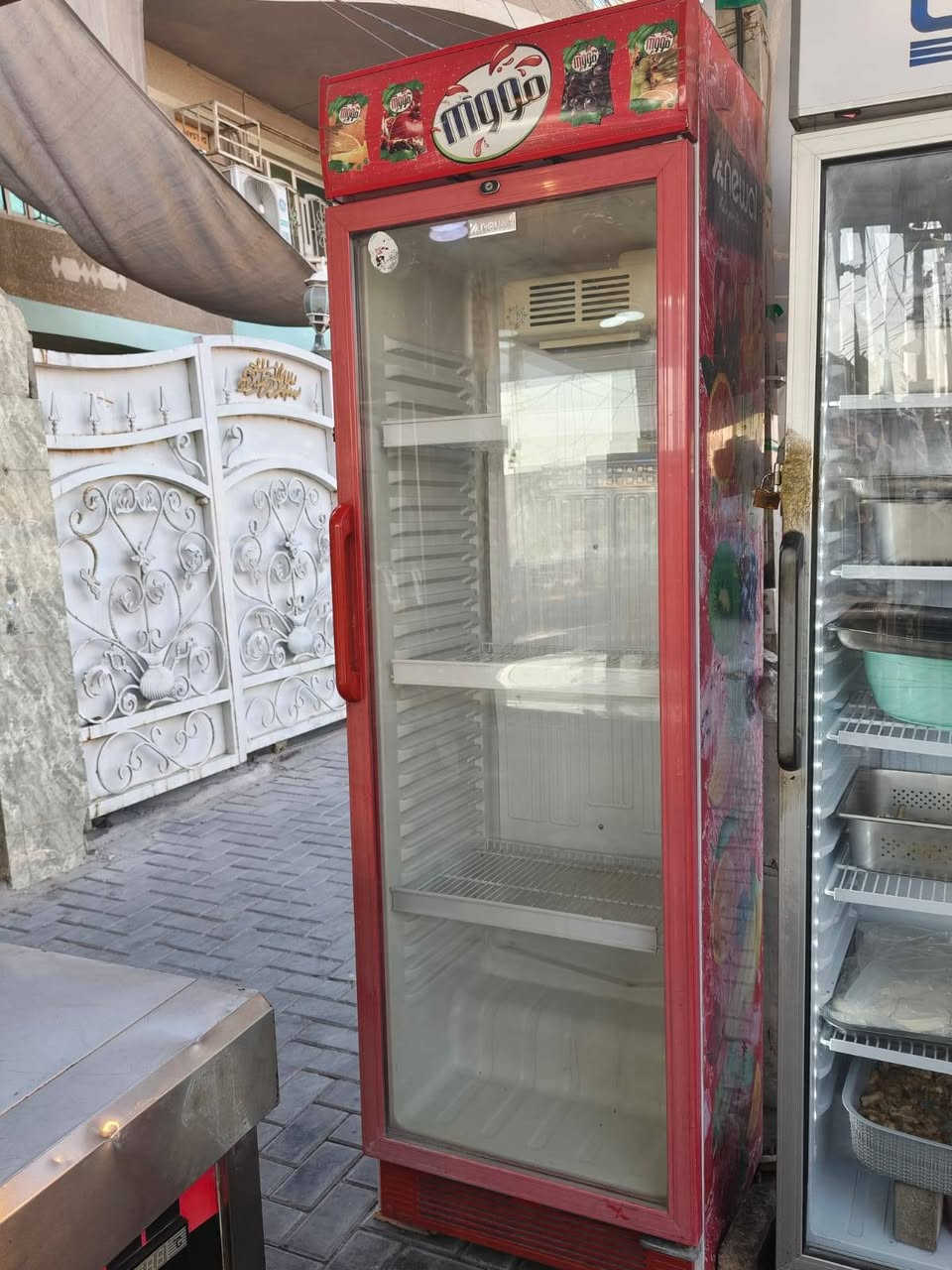 للبيع عربانه بورك وفنكر وتصلح للفلافل والبركر معى برادات عدد ثنين التصال على الرقم ***********
