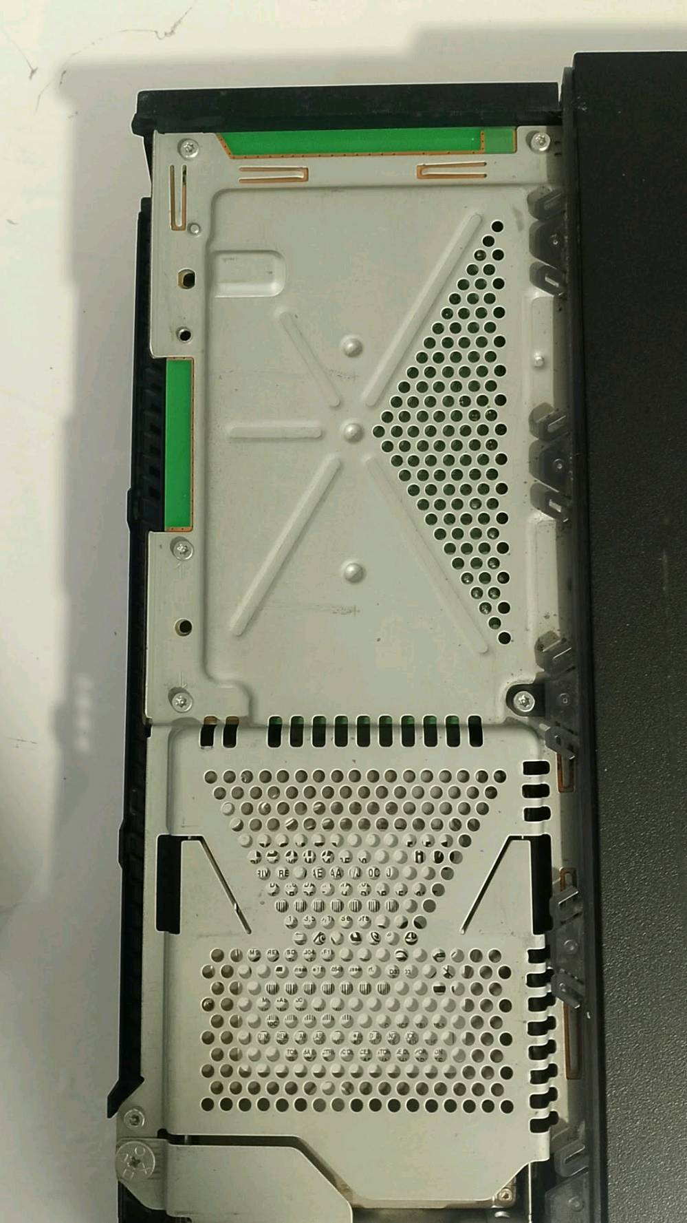 بلايستيشن 4 Fat للبيع حالتة نظيفة جدآ 

🔹 يد PS5 DualSense + يد PS4 تجارية 
🔹 كامل الملحقات
🔹 بي 3 او 4 العاب داخلية
🔹 حساب أمريكي 🇺🇸 + اون لاين 
🔹 وياه 3 ألعاب أصلية أقراص
🔹 ذاكرة جهاز 860 لو 900 
💿 FIFA 20
💿 Mortal Kombat 11
💿 Fc 25
Tomb Raider
🎮 ومن الألعاب الموجودة:
FC 25 + Life is Strange 2 + Call of Duty + Rainbow Six Siege + Fortnite وغيرها. للمعلومة حساب كول اوف ديوتي والفورت نايت صارف عليهن وسكنات قوية