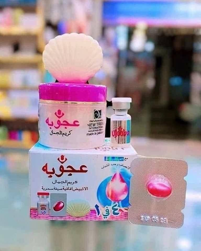 خلطه عجوبه 💖4في1
كريم الجمال اعجوبه 🤍 4 قطع البكج 
1- كريم عجوبه 
2- صابونة اعجوبه
3- سيروم (ابرة) اعجوبه
4- كبسولة اعجوبه
جملة فقط

نص مكتوب في الصور:
- كبسولة صابونة سيروم خلطة