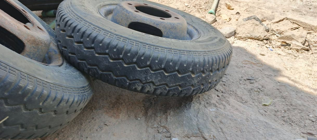 سلام عليكم 
3سبيرات حجم 13للبيع مكاني ناصريه سديناويه. ***********
