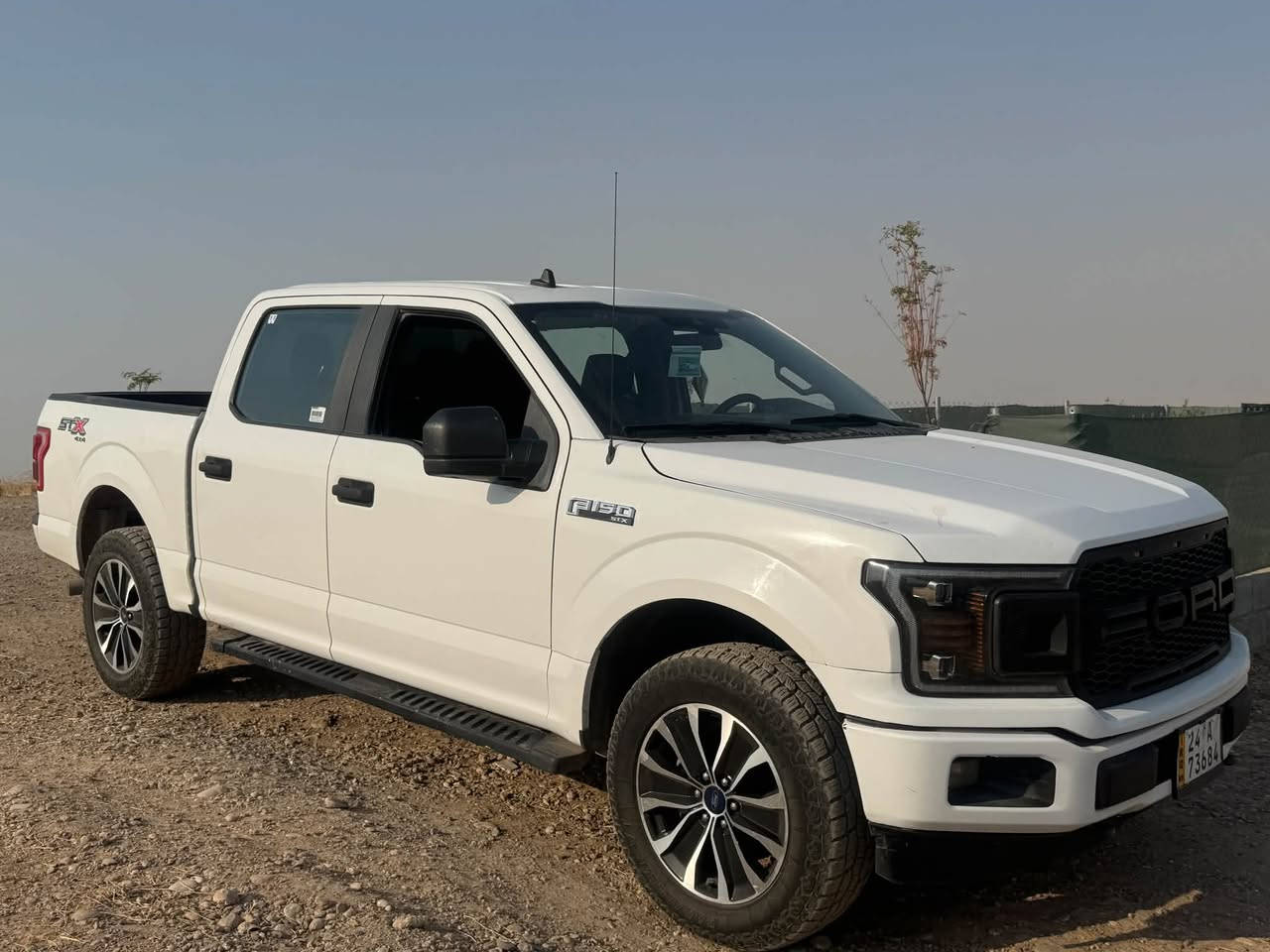 Fort f150 2020 سویارەکە گێر لە سوکانە دەبل ئەکسلە فەحسو هەزەی نوە سەنەوی هەتا ٢٠٣١ جایزە یەک دینار مەسرەفی نیە ٣ پارچەی بوغە دوو چاملغی پێشەوەو یەکەچی پشتەوە بێ ژۆرێ ئەرباگ بە سوکات تەقیە سعری ١٨٧ مەجال ژ.م ***********لە هەولێرم

نص مكتوب في الصور:
- 4:44 56 4 / 10 bid.cars
- 4:33 57 1 / 10 bid.cars