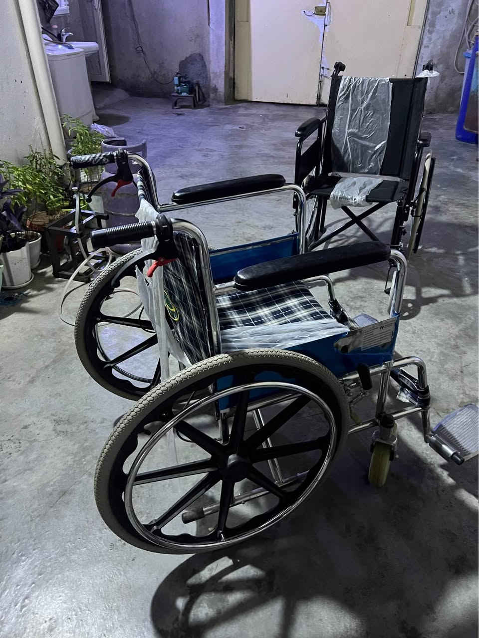 عاربن معوقين جديد  بدون عيب  ثلاث كول شرط جديد محد ماصعدا سعر وحدا 80 الف مكن كركوك شورجه *********** كركوك, العراق
