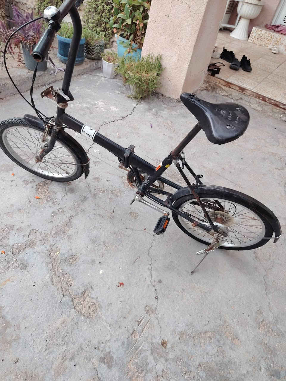 بايسكل للبيع من هاذا اليطبك تايرات وجوابه جدد سعره 70 وبي مجال ***********/***********
