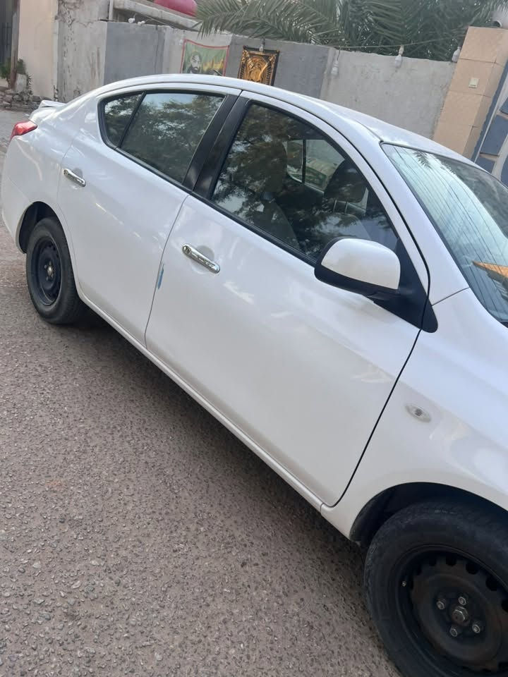نيسان صني هندي بليتة زركة موديل ٢٠نضيفة بيها طخات بسيطة ماشية ١٣٠مال جناي على أيد صاحبة ماطابة تصليح سعر ١٠٠وبيها مجال بسيط مكانها كوفة***********
