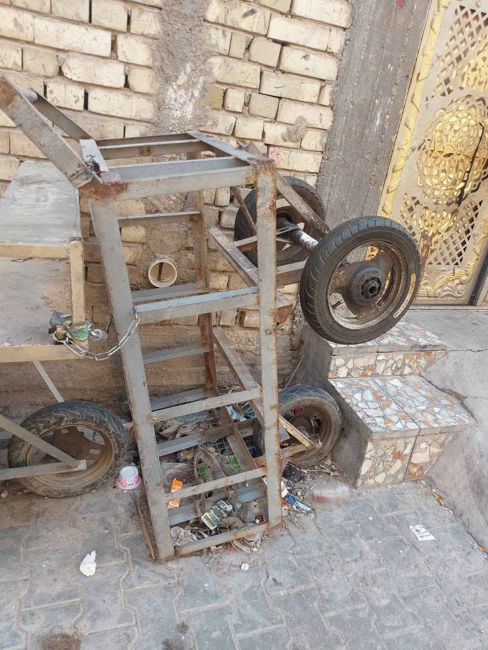 عرباين للبيع مكان بغداد مدينة الصدر سعرهن 200 وبيهن مجال
***********
