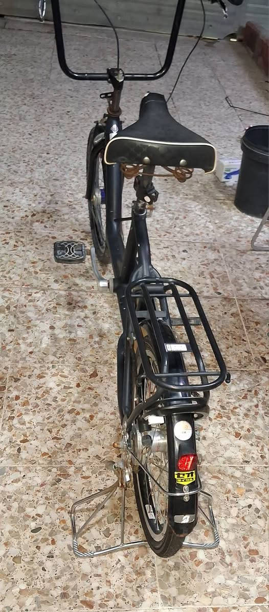 السلام عليكم
للبيع
باسكل تكسي برجستون حجم 20 نضافته %90 عكرب دفن
و بي قفل بلادي و بي جرص بلادي
ناقصه بس واير عكرب و بريك خلفي السعر 175 وبي مجال
العنوان : بغداد العامرية 
للاستفسار :***********
