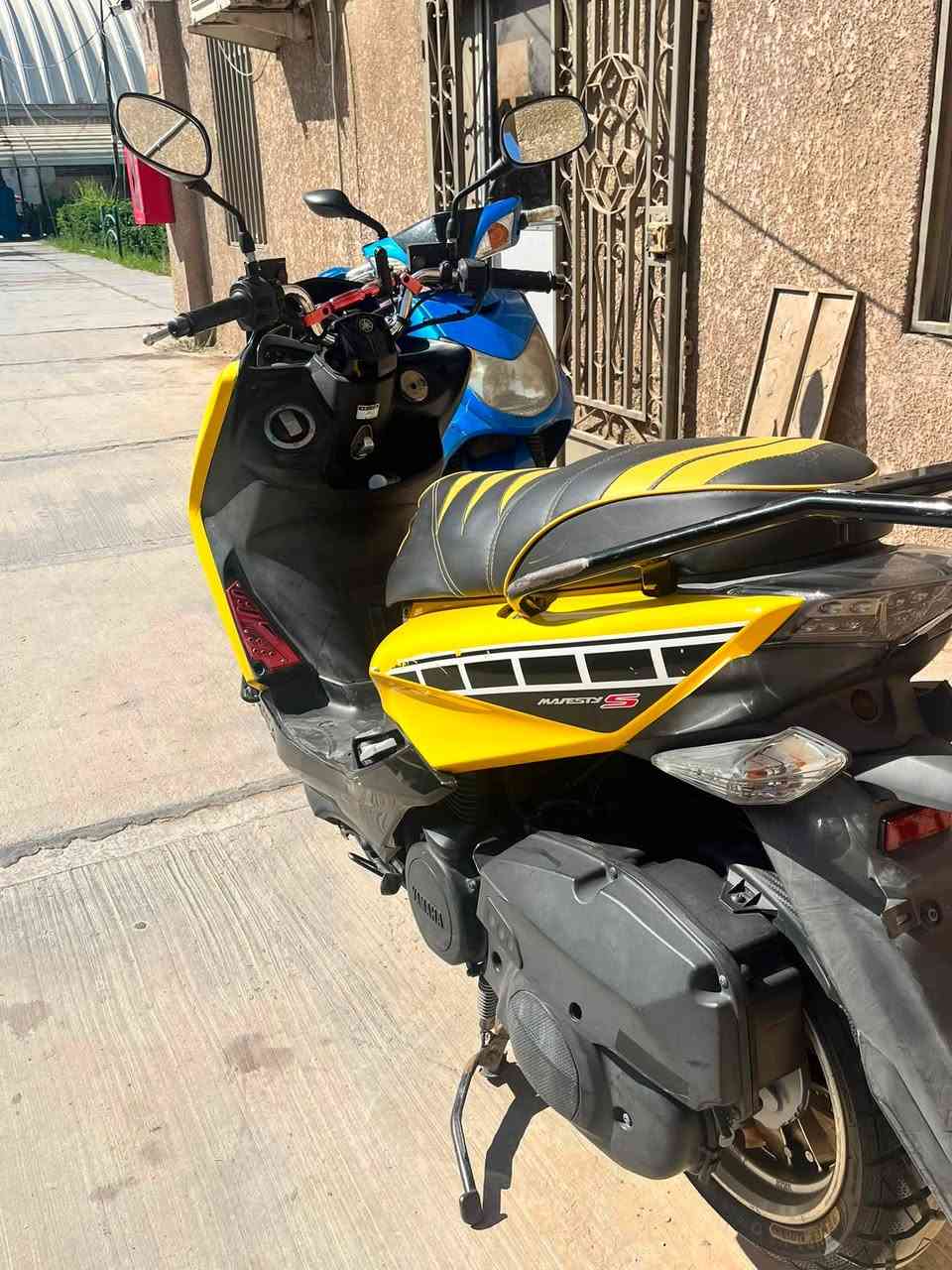 السلام عليكم
ماجسته s 

موديل 2015 

حجم المحرك 155cc

لايت ابيض عالي ناصي 

تايرات جدد 

مكينه مكفوله 

بس عندك ملاحضات بل كفرات بسيطه 

دراجه برغي منفتوح بيها شلعه تخبل 

اتصل /***********

سعر خاص 

مكان بغداد الصالحيه
