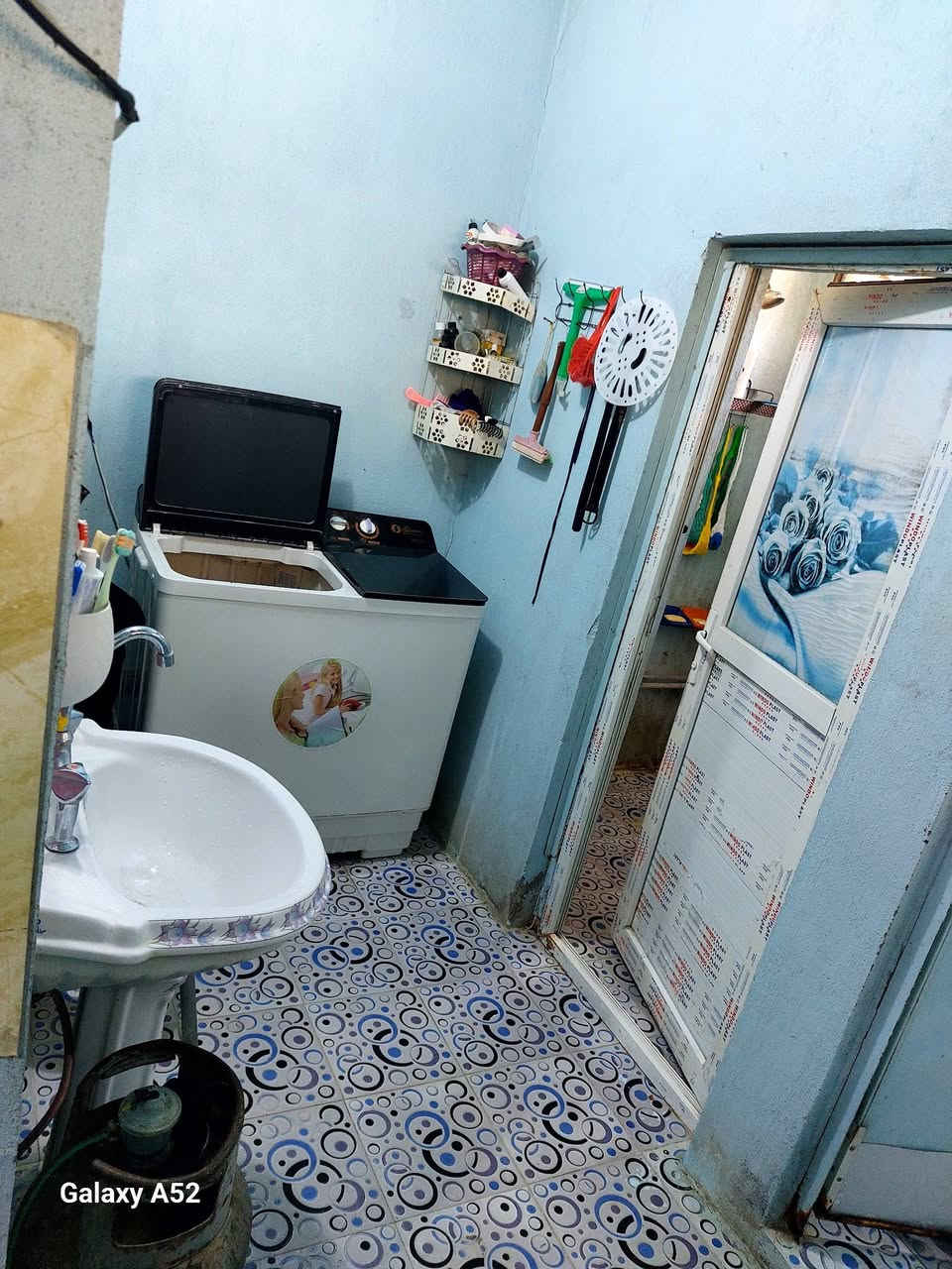 دار للبيع في ناحية اللطيفية
المساحة ١٧٠ متر 
يحتوي على محل + منظومة تصفية آرو
على شارعين يحتوي أيضاً على گراج سيارة 
الموقع قرب مدرسة حاتم الطائي 
للإستفسار الإتصال على الأرقام :
***********
***********
