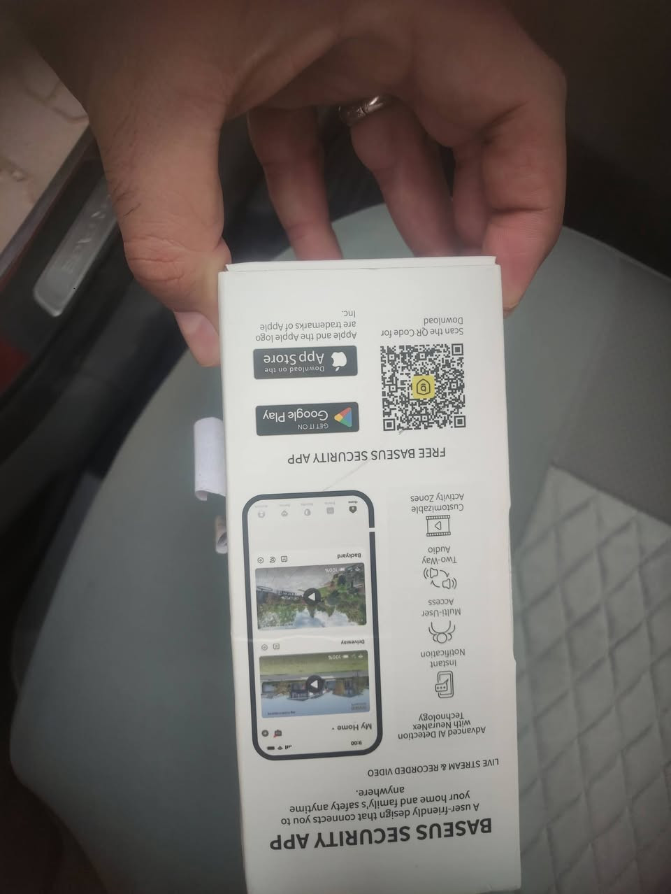 كاميرا مراقبة خارجية تعمل بالطاقة الشمسية من Baseus S1 Lite 2K، وتتضمن ميزاتها الرئيسية ما يلي:
كامرة مراقبة خارجية

تعمل بالطاقة الشمسية مع بطارية مدمجة بسعة 5200 مللي أمبير في الساعة للمراقبة على مدار الساعة طوال أيام الأسبوع. 

دقة التصوير: دقة 2K فائقة الوضوح مع زاوية رؤية واسعة تبلغ 135 درجة.الطاقة: تعمل بالطاقة الشمسية مع بطارية مدمجة (بقوة 5200 مللي أمبير)، وتكفيها ساعات قليلة من ضوء الشمس للشحن المستمر.الرؤية الليلية: تدعم الرؤية الليلية الملونة.مقاومة العوامل الجوية: معتمدة بمعيار IP67 للمقاومة العالية ضد المطر والحرارة والغبار.

التوافق: تتوافق مع أنظمة المنازل الذكية مثل Google Home وAmazon Alexa، 

السعر 35

عنواني نجف 

***********
