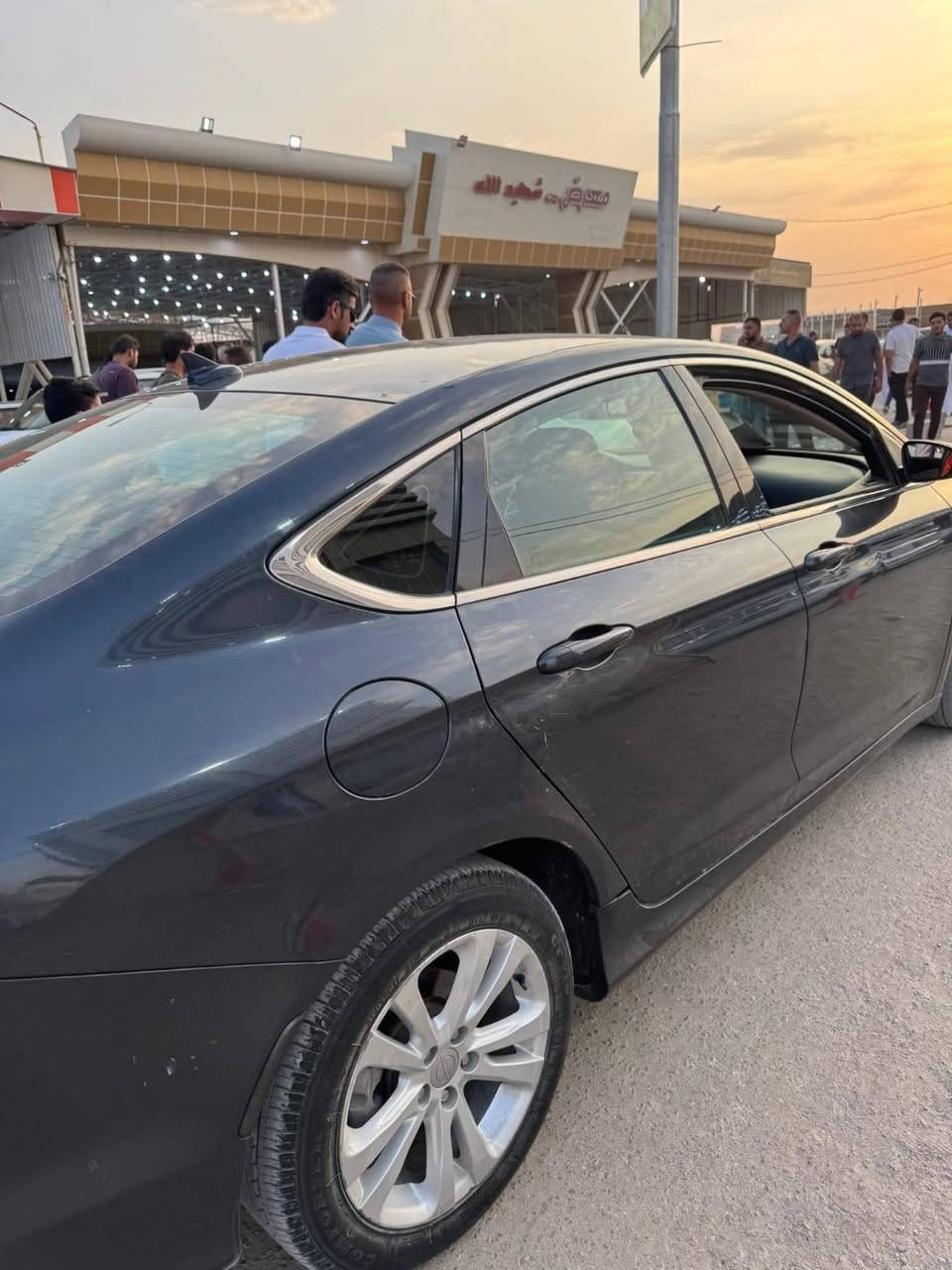 كرايسلر C200 للبيع موديل 2016
لون رمادي
بدون حادث كلين  مكفولة من الصبغ  بيها فقط بارد موضح بالسونار 
المواصفات : 
شاشه كبيرة 
كشنات كهربائيه
تحكم ستيرن
تحكم اشاير 
هاند بريك 
بصمة 
لايت زنون ولد امامي وخلفي 
مكينة 2400 
رقم بغداد الدولي باسمي 
ماشية 143 km

السعر 100
المكان نجف
***********
