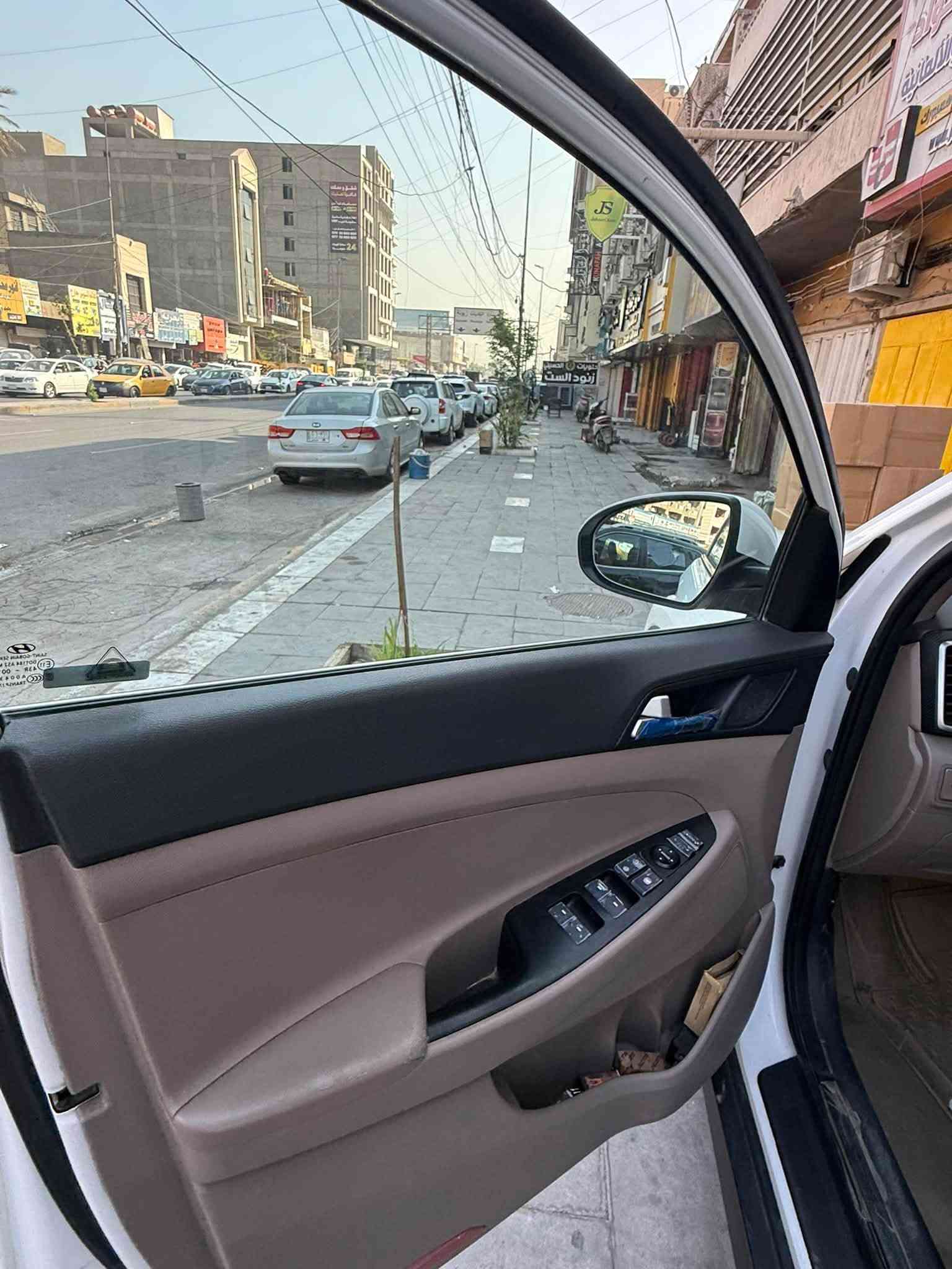 سلام عليكم
توسان موديل 2020 خليجي وكاله الكاصد للبيع.
مواصفات الكاصد معروفه فوول عدا الفتحه 
سياره نضيفه استخدام شخصي 
متصرف عليها شي  كامله وجاهزه من حداديه وصدر ومحرك وگير كله مكفوول.
 ادامه وتبريد وتايرات كله جديد شادلها .
سياره مكفوله ماعدا البنيد مبدل بلادي مالتها .سياره بأسمي رقم بغداد تحويل ثاني يوم 
سعر السياره 187 وبيها مجال 
موقع السياره بغداد الدوره
الاستفسار اكثر ***********
