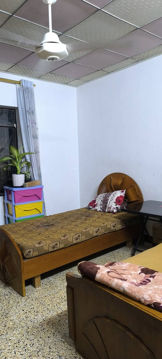 دار للبيع في حي البلديات (قرب فطاير اربيل )
المساحة ٢٢٠ متر واجهه ١١متر 
طابقين خمس غرف نوم 
بناء الطابق الارضي ٢٠٠٣ والثاني ٢٠٢٠ نظيف جدا
بأسم شخص واحد شرط التحويل 
السعر ٢٥٠ مليون قابل للتفاوض 
***********ايهم 
‏‪***********‬‏دحام 
‏‪***********‬‏ عمران
