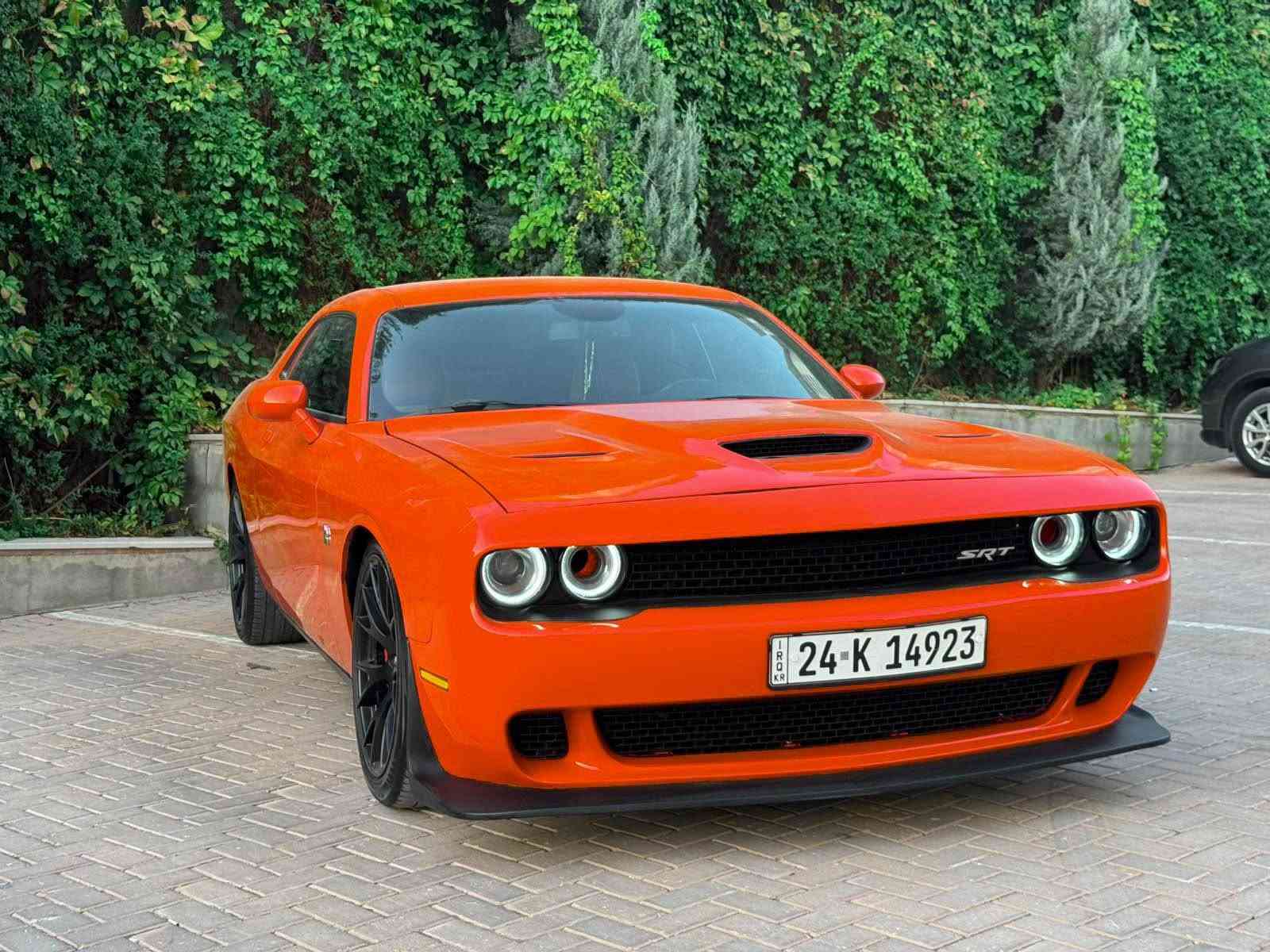 البرتقالي الأصلي 🇺🇸 | scat pack |

🔥 للبيع: دوج تشالنجر SRT 2021 — برتقالي أصلي 🔥

🚗 المواصفات:

* مواصفات فل أوبشن
* كاميرا خلفية + حساسات خلفية
* جنوط SRT قياس 20 إنش أمريكي
* سبويلر خلفي
* لايت أمامي زينون وكالة T/A أمريكي
* إشارات Smoke LED
* تشغيل عن بُعد
* كشنات تدفئة
* ستيرن Heated
* مقاعد جلد + كنتارا SRT كهربائية
* سقف rolls royce  
* شاشة كبيرة مع Apple CarPlay

🔧 التزويد الأمريكي:

* لويات تخم ماركة H&R
* بلكات NGK أمريكي Racing
* شوته Volant أمريكي أصلي
* Fuel Pump Racing
* ولف حرارة 82
* كاج أصلي
* أكزوز كامل Active
فجوج brembo

✅ حالة السيارة:

* صبغ 3 قطع فقط بدون ايرباك شرط
* تايرات جديدة
* السيارة تحويل وكالة بنفس اليوم
* رقم دهوك
* المكينه والگير لم يتم فتحهما 
* ممشى 75,000 كم
* المحرك والقير بشرط الفحص

🎨 الصبغ والحوادث:

* 3 قطع صبغ: جاملغ + باب + جامبغ خلفي
* بدون إيرباك
* بدون شاصي
* بدون لغود

💰 السعر: 188 ورقة، وقابل للتفاوض
السيارة مصروف عليها أكثر من سعرها، والتزويدات كلها مختارة بعناية

📍 موقع السيارة: السليمانية

📞 للاستفسار أو طلب المزيد من التفاصيل:
***********
*********** السليمانية, العراق
