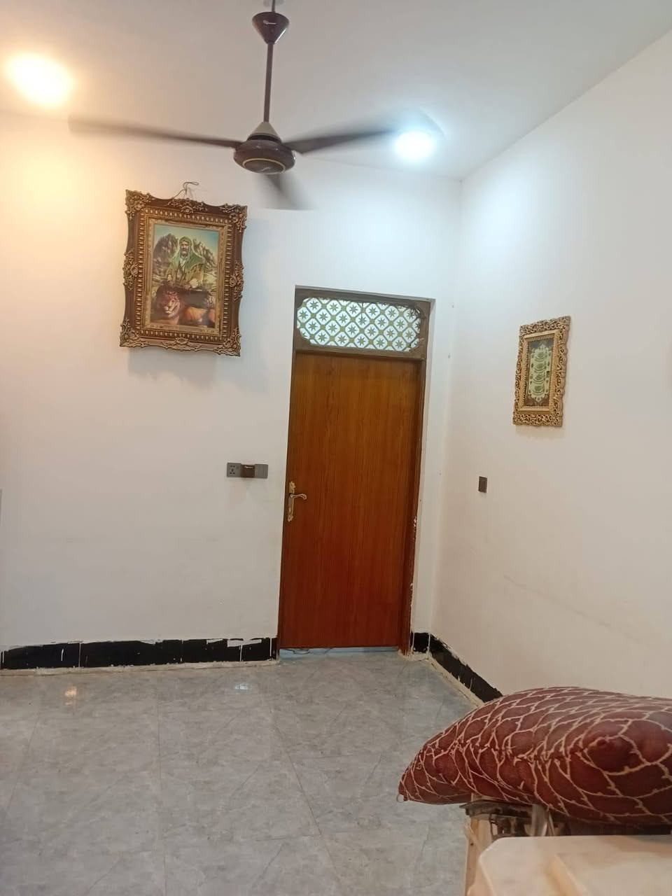 يا الله سلام عليكم بيت البيع المساحه 50متر  البيت كامل مال جناي كهرباء ٣خطوط صب فوك وجوه طابوك جمهوري المكان زراعي حي ميسان شارع الزوار السعر ٢٢ وبيي مجال تلفون ***********
