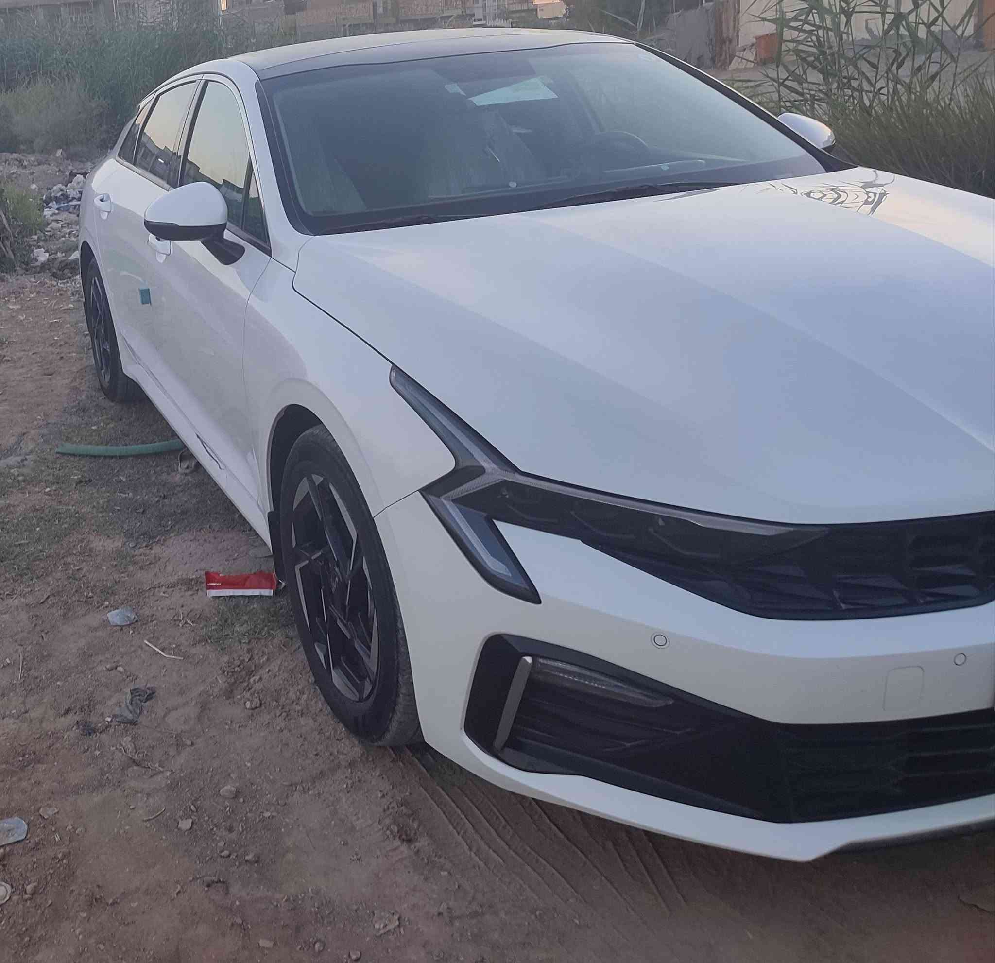 ألسلام عليكم كي فايف موديل 2024 خليجي محرك 2500 بانوراما كشن كهربائي والكنشات جلد بصمات عدد 2 قطرة صبغ مابيها مكفولة رقم بغداد أنگـليزي ماشية 25 
رقم *********** .
