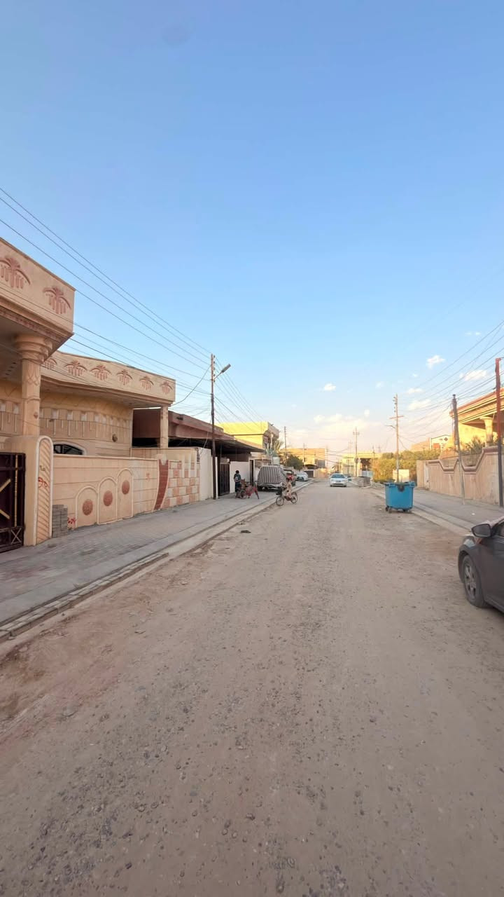 السلام عليكم
دار للبيع زيرو في القادسية حي الشهداء 
مساحة الدار 
140/7*20
مكوون. الدار من 
4 غرف نوم 
استقبال + صالة 
مطبخ + مناور 
كراج + مجموعه صحية 3
نظام دكتات 
شارع15 متر 
للاستفسار اكثر مراجعة مكتب عقارات و مقاولات السردام اوالاتصال 
***********
