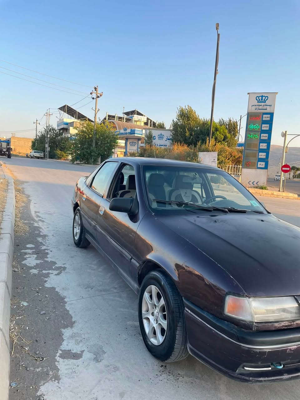 ﷽
ئۆپڵ ڤیکترا. مۆدیل ١٩٩١
مەکینە ١٨
ئاڕم پلاستیکی سلێمانی بەشەرتی ئەوەلیات
موس و بڕاوەی بەشەرت
گێڕ و مەکینەی بەشەرت 
بێ تەقەو ڕەقە 
تاقم تایەی تازەو لۆکی لە ژێرە 
ناو داخلی خاوێن و لۆک ماوەتەوە
سەیارەکە هەتا بڵێی جوان و بێ کێشەیە  
ماڵی فەقیرە
شوێن /قەڵادزێ
نرخی ٢٣ گەڵاو مەجالێکی برایانە
***********
***********
