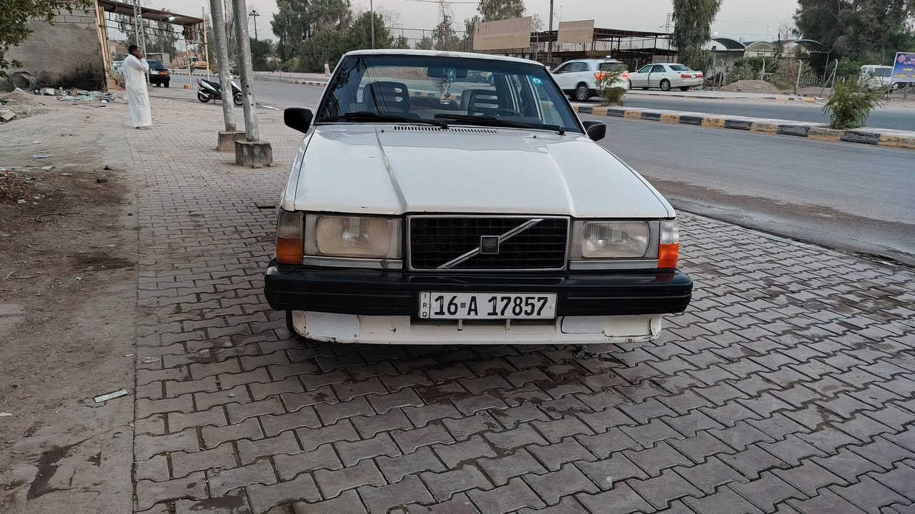 السلام عليكم فولفو 740 للبيع موديل 87 رقم انكليزي قادسيه سنويه ل2030 سياره مكفوله من الضربه والصبغ والتبديل فقط شبر صبغ السياره على وضع الشركه مكينه كير كفاله تبريد ثلج مكينه ابلاديه بخاخ السياره كير عادي كير دكمه تخم تاير حداديه كهربائيات كلها شغاله مكان السياره نجف الاستفسار ***********/*********** السعر ٣٩
