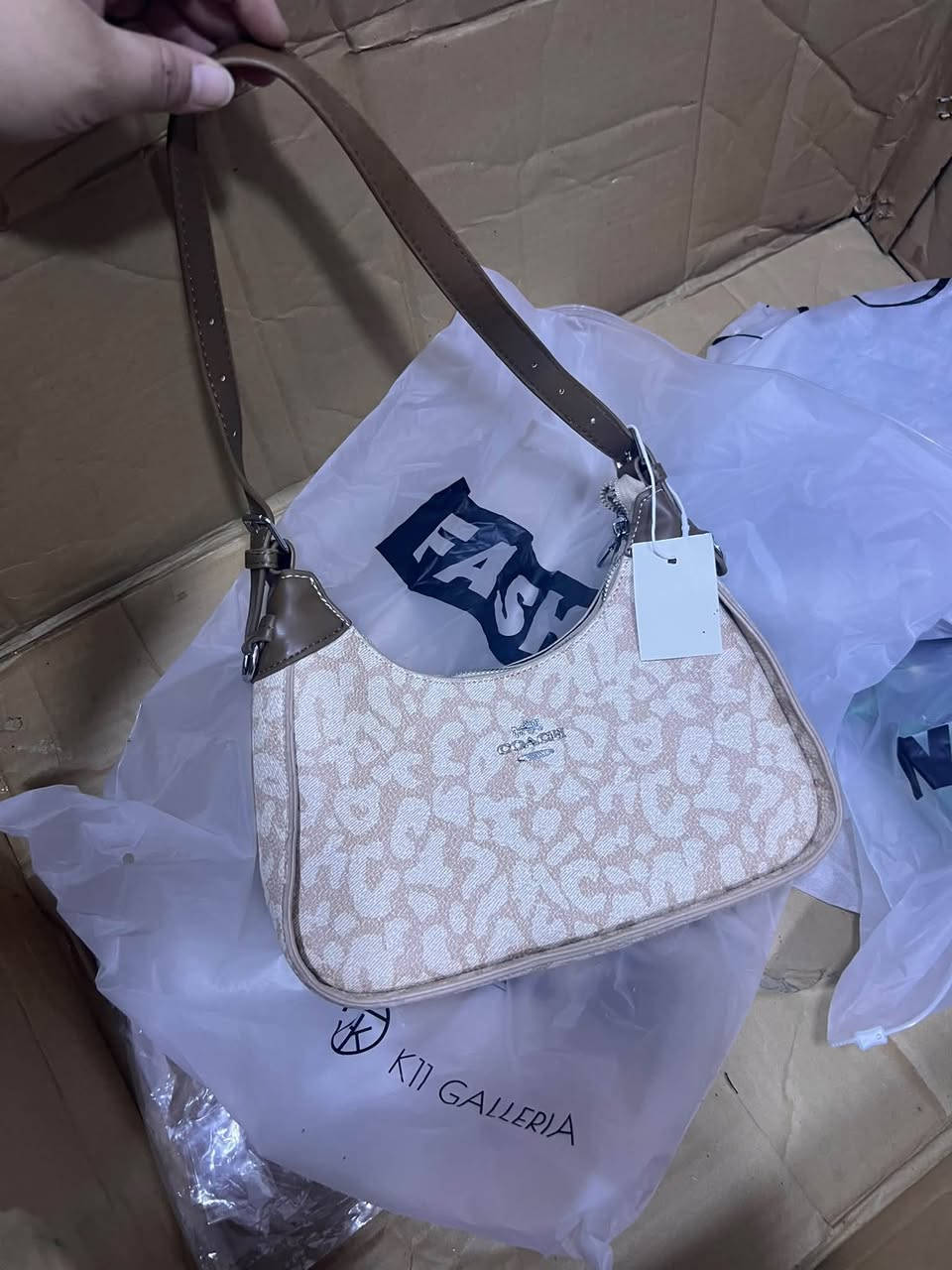 جنط ماستر  ماركة فاشن القطعه ب6 

اذا كلهم ب50
