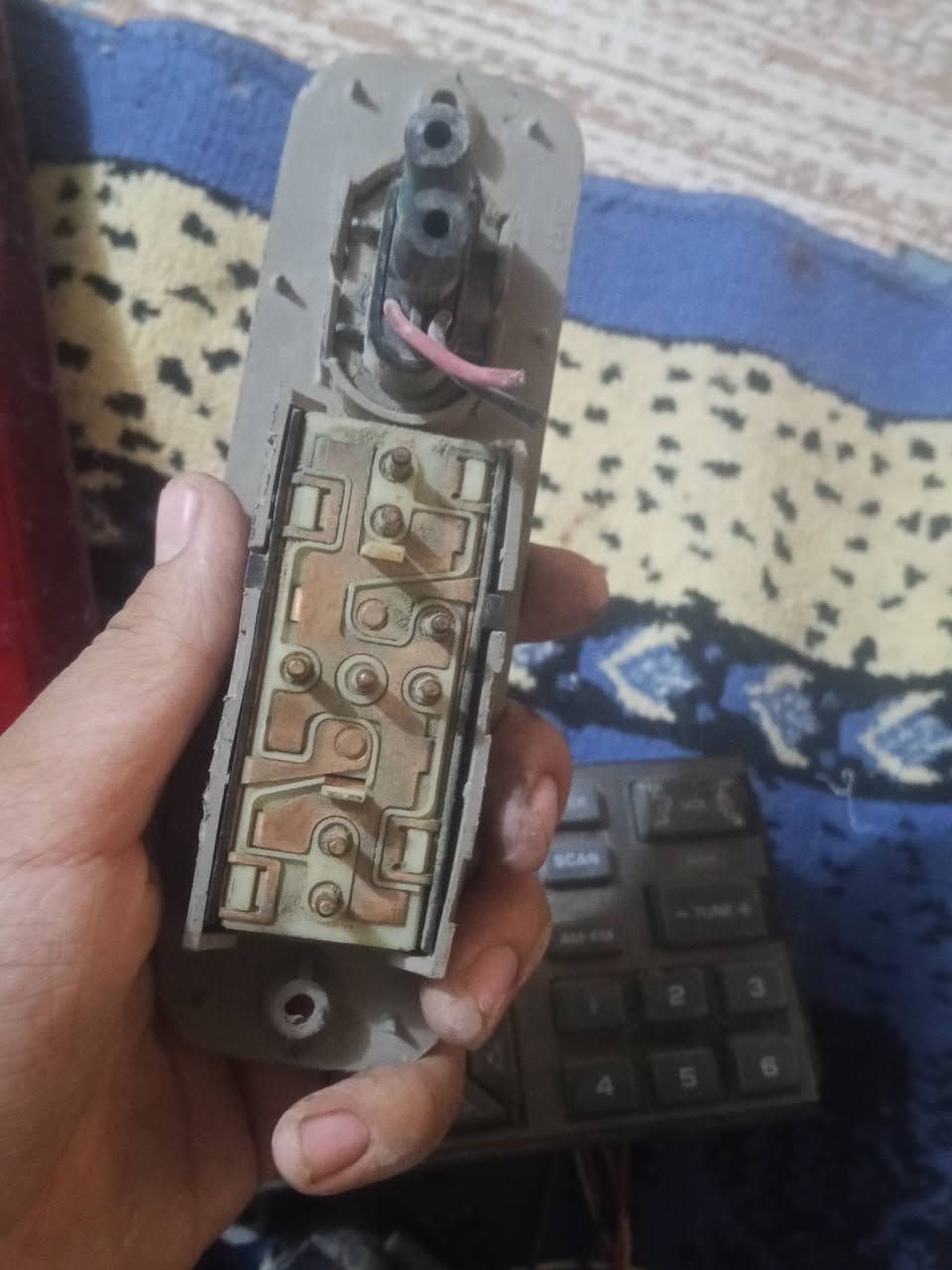 سلام عليكم عندي قطع غيار سيارات الأمريكي من الفينيه وكابرس  وبهبهان مكان ناصريه مركز 
رقم ***********
