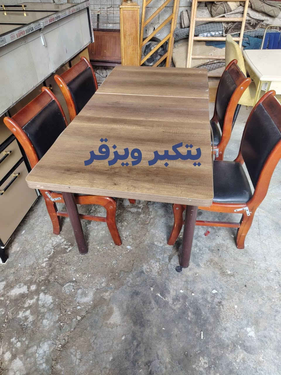 سلام عليكم غراض للبيع ***********

نص مكتوب في الصور:
- 110
- متر او نص
- 75
- صفر بعده
- يتكبر ويزقر
- حته جوه جمډ
- ويا ٦ كراسي