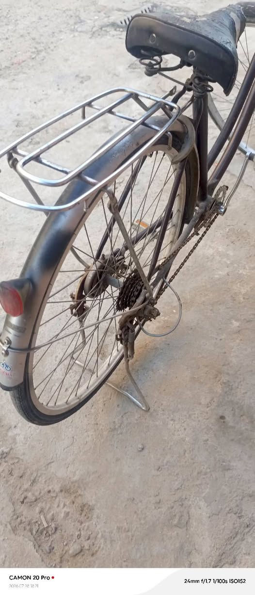 ٣ بيسكلات بيع بس الازرق جاهز وجديد ريده ب٤٥
الجبلي BMX بيه بجوب خلفي تايراته جدد ب٣٥
والياباني الجبيرر بيه جوب امامي ٥ ختوم بيه 
ب٤٠ 
*********** واتساب

