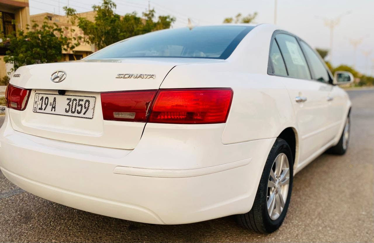 السعر 97 الاستفسار *********** هونداي سوناتا 2009 وارد امريكي السياره مكفولة كفاله عامه من الضربه  بيهه صبغ جماليه جراد  السياره جديده مكينه 2400 وكير مكفولة حداديه جديده تخم تاير جديده تبريد ثلج السياره نص فول شاشه جبيره تحكمات ستيرن داخل بيجي ويل كب كروم السياره جديده وجاهزة بمعنى الكلمه ماشيه 170 رقم كربلاء نكليزي  مكان السياره كربلاء
