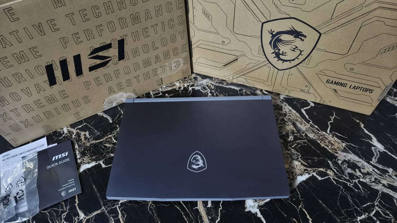 لابتوب MSI Thin 15 B12UCX
المواصفات:
​المعالج: Intel Core i5-12450H (الجيل 12 / 8 أنوية)
​كارت الشاشة: NVIDIA GeForce RTX 2050 (4GB GDDR6)
​الشاشة: 15.6 بوصة FHD بتردد 144Hz (سلسة جداً بالألعاب)
​الذاكرة (RAM): 8GB DDR4 (قابل للترقية)
​التخزين (SSD): 512GB M.2 NVMe (مع منفذ إضافي مفتوح)
​الكيبورد: إضاءة خلفية زرقاء مميزة (Single-Color Blue)
​الوزن: خفيف وعصري (1.86 كغم فقط)
​✨ مميزات إضافية:
​الجهاز بحالة الفابريقة ولم يدخل أي صيانة (فقط تم تغيير معجون حراري للحفاظ على الأداء).
​حرارة ممتازة وصحة الهارد والبطارية بحالة ممتازة.
​يأتي مع كافة المرفقات والمشتت الحراري الإضافي للـ SSD.
​📌 السعر: 750,000 دينار عراقي (قابل للتفاوض للجادين).
📍 المكان: [بابل-حله]
📞 للتواصل: [خاص او على الرقم : ***********]
