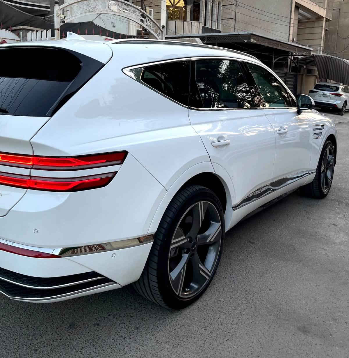 2025 GENESIS GV80, 2.5T PRESTIGE AWD 
دخول جديد
الشكل الجديد حادثه موضح بالصورة فقط حافة البنيد وبكلايتات خلفية فاتحيهن شركة التأمين
وتم تعديل البنيد نفسه البلادي وصبغ الجزء اليسار حافة البنيد واربع اصابع من حافة الجاملغ وكلشي واضح بالصور المنشورة وشرط بنيد براغي ممفتوحة
وتم تبديل دعامية امامية نفس اللون بدون صبغ
ومازدات نشدت امريكية اصليات وواضحة بالصور 
وتم ارجاع ايرباك الستيرن كبسولة جديدة ورجع شغال 100% وهم موجود فديو توضيحي اثناء التبديل
ماشية 7000 بحالة الوكالة
فول مواصفات برستيج :
بنوراما
تتقدم للامام وترجع للخلف عن طريق البصمة
4 كامرات 360 درجة
كشنات مساج 
تدفئة وتبريد بالكشنات
خزن ميموري
شاشات تجاوي خلفية تم اضافتهن 
داتا شو بالدشبول
وعينة تنبيه السائق
رادارات 360 درجة
مري كهرباء شفط
انارة داخلية متغيرة
بردات خلفية
صندوق كهرباء
سايد بريك كهرباء
توقف ذاتي
محرك اربعة سلندر 2500 تيربو
ومعروفة بقية مواصفات البرستيج 
السيارة حرة تحويل ثاني يوم اب اسمك 
ورقم بغداد مميز 
السعر 395
للاستفسار واتس اب ***********
اتصال ***********

