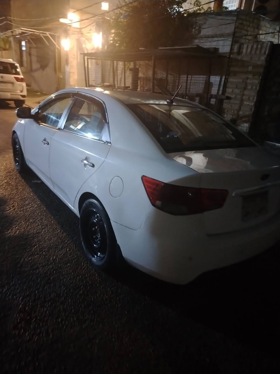 كيا سيراتو ٢٠١٣ فول رقم أربيل سنويه ساقطه ٢٠٢٢ باسم كردي مداور او وكاله مامطلوبه مصفره بيه ضرر جاملغ امامي صوب عربي وباب سايق مبدل ورشات ابيع حزام ٧٥ وبيه مجال شراي اتصال على رقم تالي ***********
