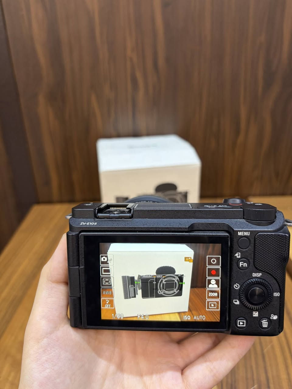 كاميرا (Sony ZV-E10 II)  بمستشعر APS-C بدقة 26 ميجابكسل، ومعالج BIONZ XR، وتدعم تصوير فيديو بدقة 4K بمعدل 60 إطاراً في الثانية وبألوان 10-bit للاستفسار الاتصال على الرقم *********** السعر 1250مليون وربع العنوان المشتل شارع المدارس يوجد توصيل لجميع المحافظات
