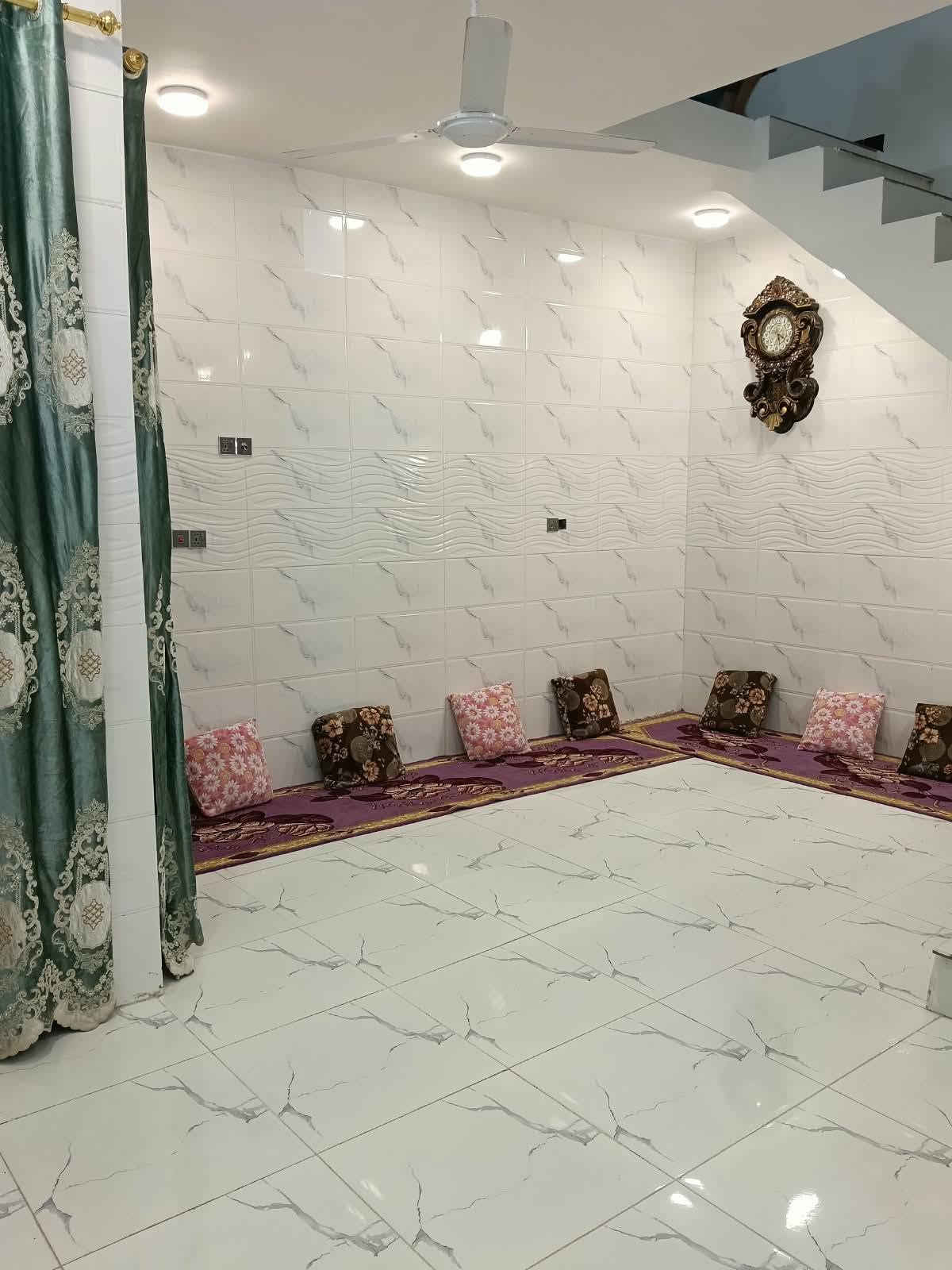 نجف شارع المطار • ١٠٠م • ٣غرف