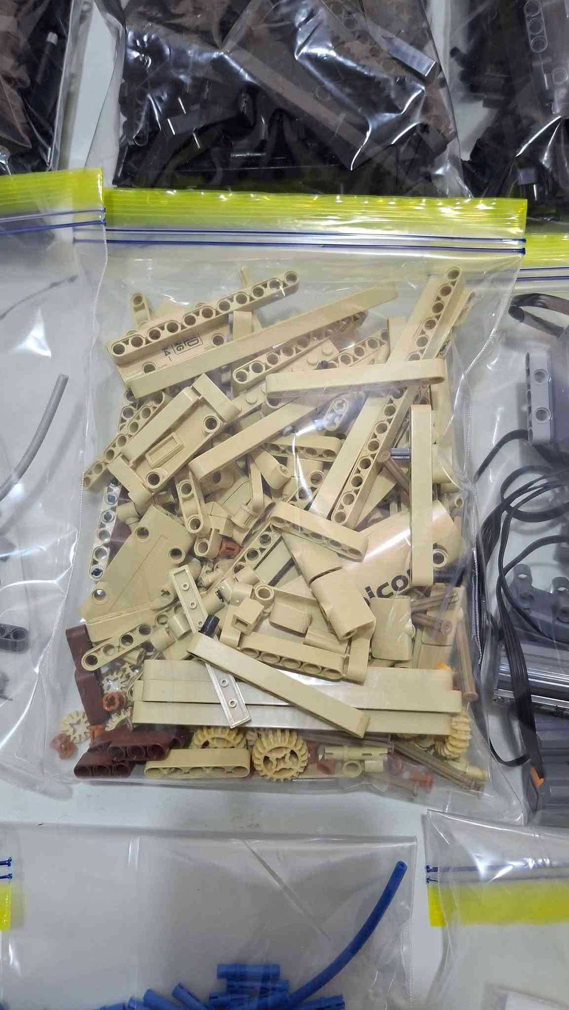 Mould King 13184 • جيب رانجلر روبيكون • كامله