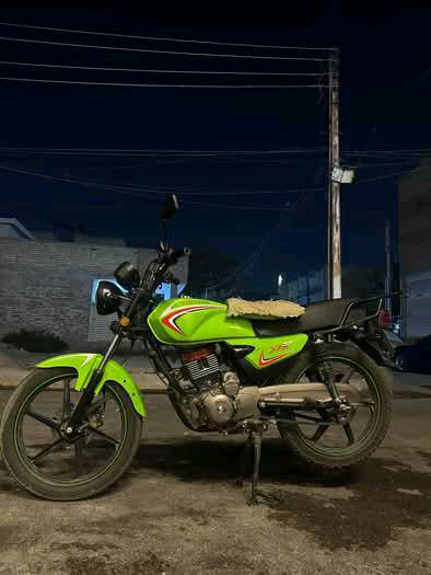 دراجة شاينك 
مرقم باسمي التحويل ثاني يوم 
150cc
غراضها جديدة و دراجه متعوب عليها و ما متعوبه و بيها انطيك وياها اشاير رباعيه وكاله ويا المشدودات 
ستاند جانبي 
اضمنلك الدراجه من البرغي للبرغي .
� موديل: 2023
📄 الأوراق: كاملة
📍 الموقع: بغداد – الغزالية
💰 السعر: [1.750] و بيها مجال حگ الجية 
📞 للتواصل: [***********]
الشراي يتفضل يتصل 🫶🏻.