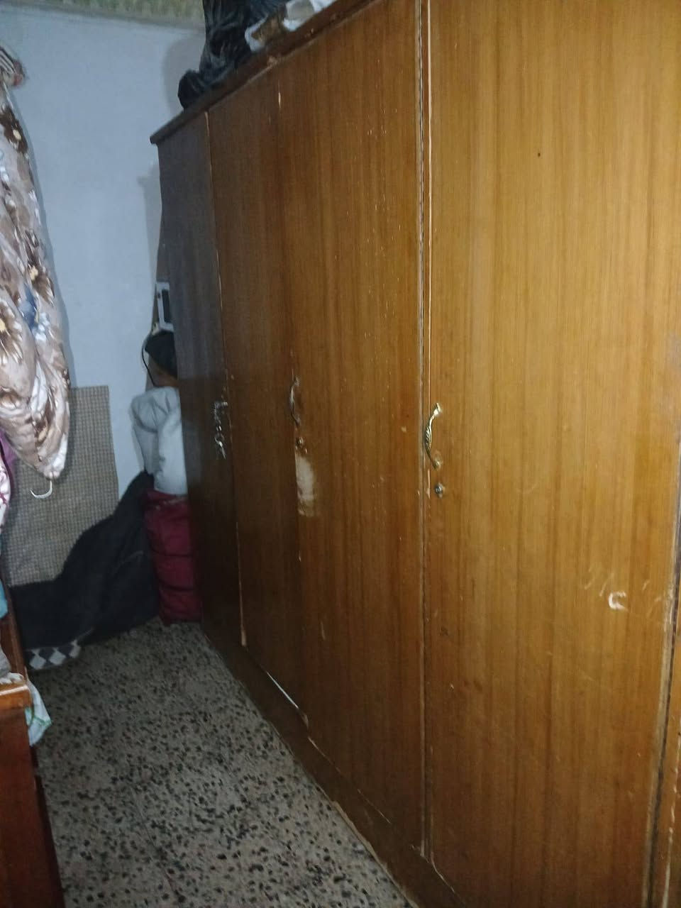 غراض للبيع في ابودشير شارع الضغط 
***********
