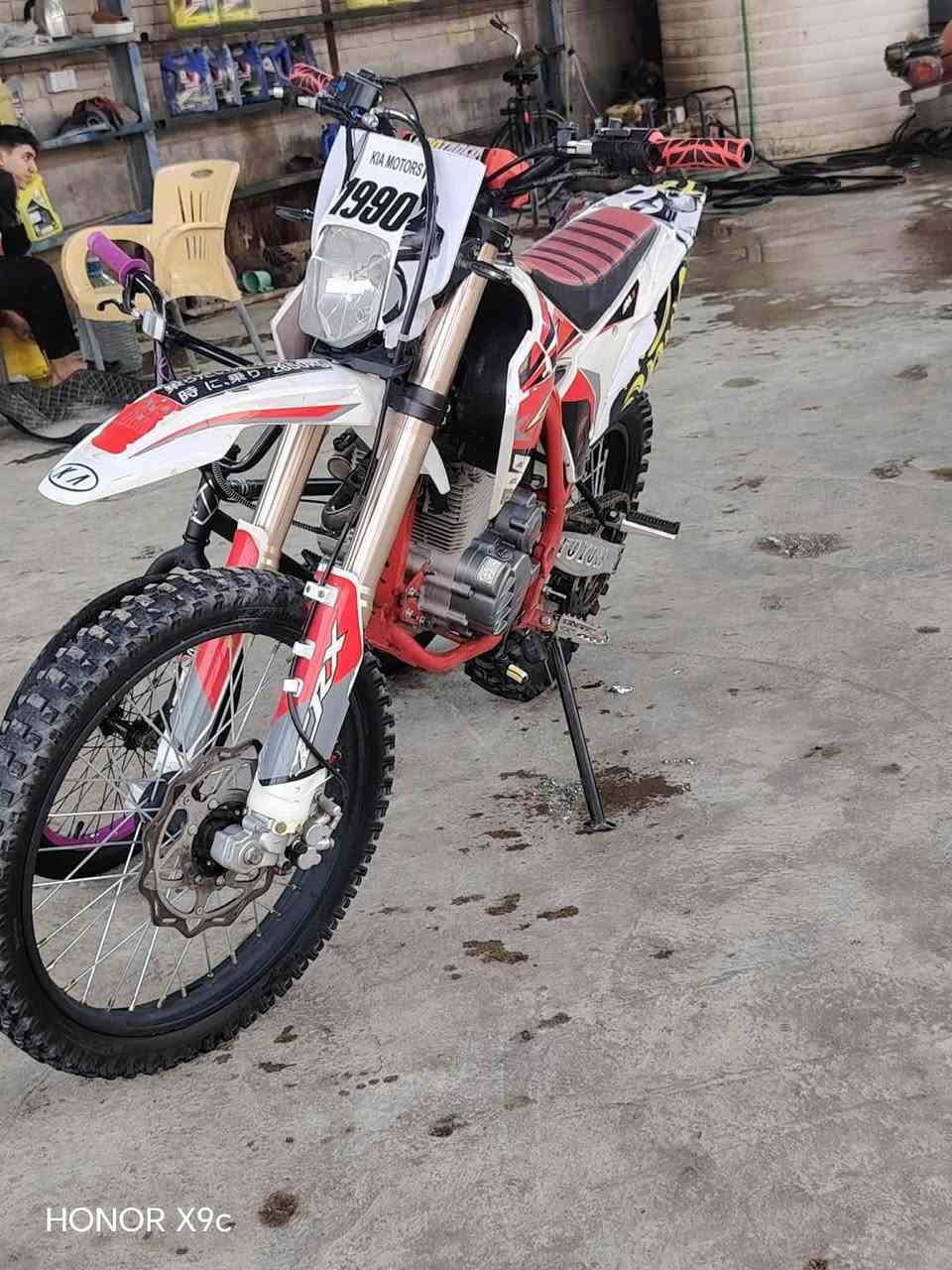 سلام عليكم قفاز مديل 25 طالع ب26 نضيف ما مفتوحح محرك 300cc crxبلاديوبعده بحالت الوكاله شلعه تشك الكاع و معدل طياره  دراجه مناقصه شي كفاله عامه  وراق سكنر مكان نجف قرب الملعب نجف دولي سعره1400 و بيه مجال بسيط  فقط واتساب وخط ***********

نص مكتوب في الصور:
- HONOR X9c
