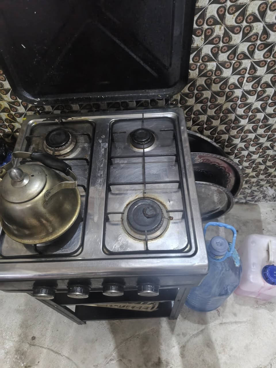 أثاث بيت كله جديد أمانة الله
سعر الديوان قبل يومين فصلته ب 335 سعره 290 قفل

الثلاجه 150 
طباخ 30
كاونتر 3 قطع سعره 200 وبي مجال 

يعجبك شي تعال خاص ونتفاهم ع سعر 

*********** واتساب
