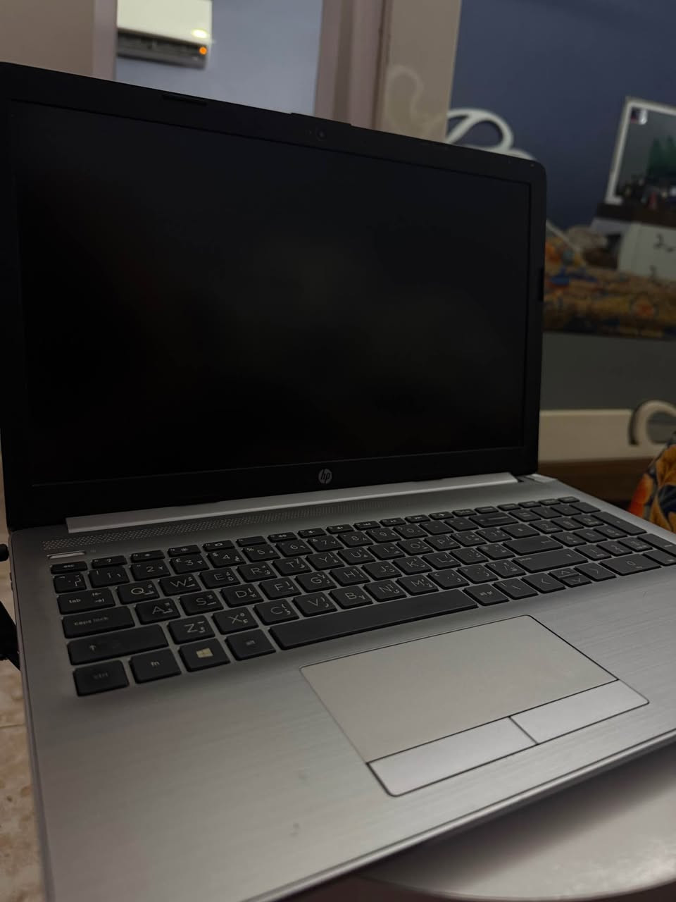 💻 لابتوب HP للبيع بسعر مناسب جداً (225 ألف قفل)
لابتوب HP بمواصفات ممتازة وسريعة جداً بفضل هارد الـ SSD ومعالج Ryzen 5، ممتاز جداً للدراسة الهندسية (AutoCAD 2D / MATLAB)، البرمجة، أعمال المكتب، والتصفح السريع.
⚙️ المواصفات الفنية:
• المعالج: AMD Ryzen 5 3500U
• الذاكرة (RAM): 8GB DDR4 (مع إمكانية الترقية، يحتوي على منفذ فارغ)
• التخزين: 256GB SSD (إقلاع وتشغيل سريع جداً)
• كارت الشاشة: AMD Radeon Vega 8 (بسعة 2GB مخصص + 3GB شير، المجموع 5GB)
⚠️ الحالة والأمانة:
• الجهاز أداءه ممتاز 100% وبدون أي مشاكل تقنية.
• توجد خدوش أثر استخدام ولثم خفيف بالطرف الموضح بالصور، ولا يؤثر على الشاشة أو الأداء إطلاقاً (وتم تنزيل السعر لأجله).
💰 السعر: 225,000 دينار عراقي (السعر قفل)
📍 المكان: بغداد - الشعب
🚚 التوصيل: متوفر توصيل داخل بغداد
📲 للطلب أو الاستفسار (واتساب / اتصال):
*********** بغداد, العراق

نص مكتوب في الصور:
- [009647713264628]
- [009647745944468]
- [https://www.facebook.com/ALDIRAJIX]