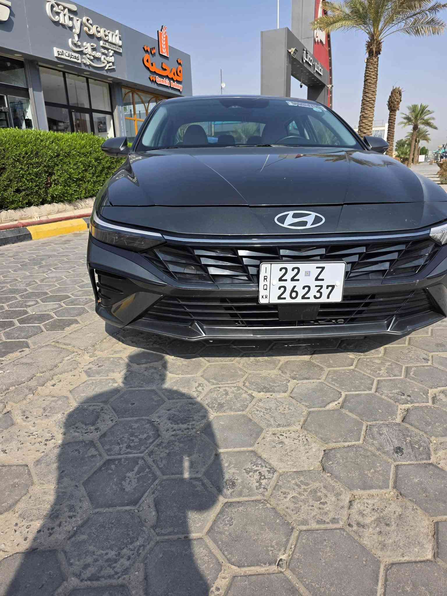 للبيع: هونداي النترا 2025 (فول لمتد - LIMITED) - وارد أمريكي 🚗✨
سيارة بحالة الشركة بلون زيتوني ملكي مميز جداً، أعلى فئة بالمواصفات (فول لمتد 1/1).
​📌 المعلومات العامة:
​الموديل: 2025
​اللون: زيتوني مميز
​المواصفات: وارد أمريكي (أعلى فئة لمتد)
​الرقم: أربيل (أوراق وهزاز جاهزة وتحويل مضمون)
​المسافة المقطوعة: زيرو
​المحرك: 2000cc دوش (DOHC) – اقتصادي وقوي جداً
​الضرر: بنيد فقط (سطحي بسيط)، والباقي كفالة عامة شاملة (شاصي، لغود، ايرباكات بلاد، وبدي بشرط الفحص والسنتر).
​⭐ أبرز المواصفات:
​أنظمة التشغيل والفتح: بصمة تشغيل + بصمة أبواب + تشغيل عن بعد + خاصية التشغيل والفتح عن طريق الكارت الذكي (NFC Card)
​المقصورة والراحة: مقاعد جلد فاخرة مع تدفئة مقاعد وتحكم كهربائي
​السقف: فتحة سقف كهربائية
​الشاشات والتكنولوجيا: شاشة لمس كبيرة تدعم (Apple CarPlay & Android Auto) + شاشة عدادات رقمية بالكامل (دشبول ديجيتال) + شاحن لاسلكي (Wireless Charger)
​النظام الصوتي: نظام صوتي فاخر (Bose)
​أنظمة الأمان والرادار: رادار تحديد المسار + مانع تصادم واستشعار أمامي + رادار النقطة الكوراء (العمياء) + تنبيه حركة المرور الخلفية
​الكاميرات والحساسات: كاميرا خلفية دواشر عالية الدقة + حساسات اصطفاف
​الفرامل والقيادة: سايد بريك أوتوماتيكي (دكمة) + نظام Auto Hold + أنماط قيادة متعددة (Eco / Normal / Sport)
​الإنارة والظهر: إضاءة فول LED أمامية وخلفية مع الشريط الضوئي الممتد + ويل كب حجم كبير بتصميم لمتد الخاص
​التبريد والمرايا: تبريد لمس قطعتين مع فتحات تبريد خلفية + مرايا جانبية كهربائية (شفط)
​📍 المكان: النجف الأشرف حي الصحه 
💵 السعر: 185ورقه  
📞 للتواصل والاستفسار: [***********]

