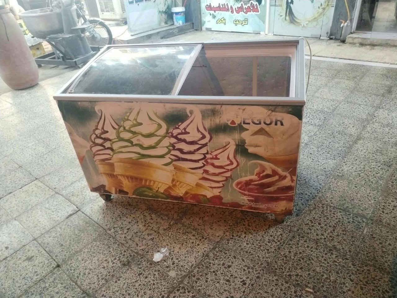 عارضة مشروبات • مجمدة ايس كريم • حي الوحدة