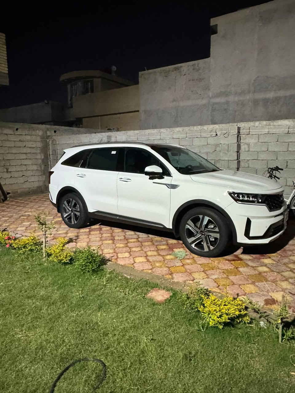 سورنتو 2023 خليجي فول واحد على واحد
Kia Sorento 2023 3.5 V6 Full Option – خليجي

* المحرك: V6 سعة 3.5 لتر

* القوة: حوالي 268 حصان

* العزم: حوالي 331 نيوتن.م

* القير: أوتوماتيك 8 سرعات

* المقاعد: 7 ركاب

* فتحة بانوراما

* كراسي جلد

* كرسي السائق والراكب والخلفية كهرباء

* تبريد وتدفئة المقاعد الأمامية

* دركسون كهربائي

* جنطة كهرباء

* تشغيل عن بُعد

* بصمة/ ابواب

* تشغيل زر Push Start

* كاميرا 360° 4 كامرات

* حساسات أمامية وخلفية

*شاشة كبيرة

* Apple CarPlay / Android Auto

* شاحن لاسلكي

* تحكم مناخي أوتوماتيك

* تكييف خلفي

* مثبت سرعة

* ABS + ESP + Traction Control

* حساسات ضغط الإطارات

* إضاءة LED

* مرايا كهربائية

* ثلاثة صفوف

* مقاعد الصف الثالث قابلة للطي

🛑الملاحظات بارد بالبنيد بكد الاصبع وتكحيل في الجنطة الخلفية بكد الاصبع الدعامية الخلفية تبدليل شركة كيا بلادية

الاستفسار الاتصال *********** غير متواجد على الفيس بوك
