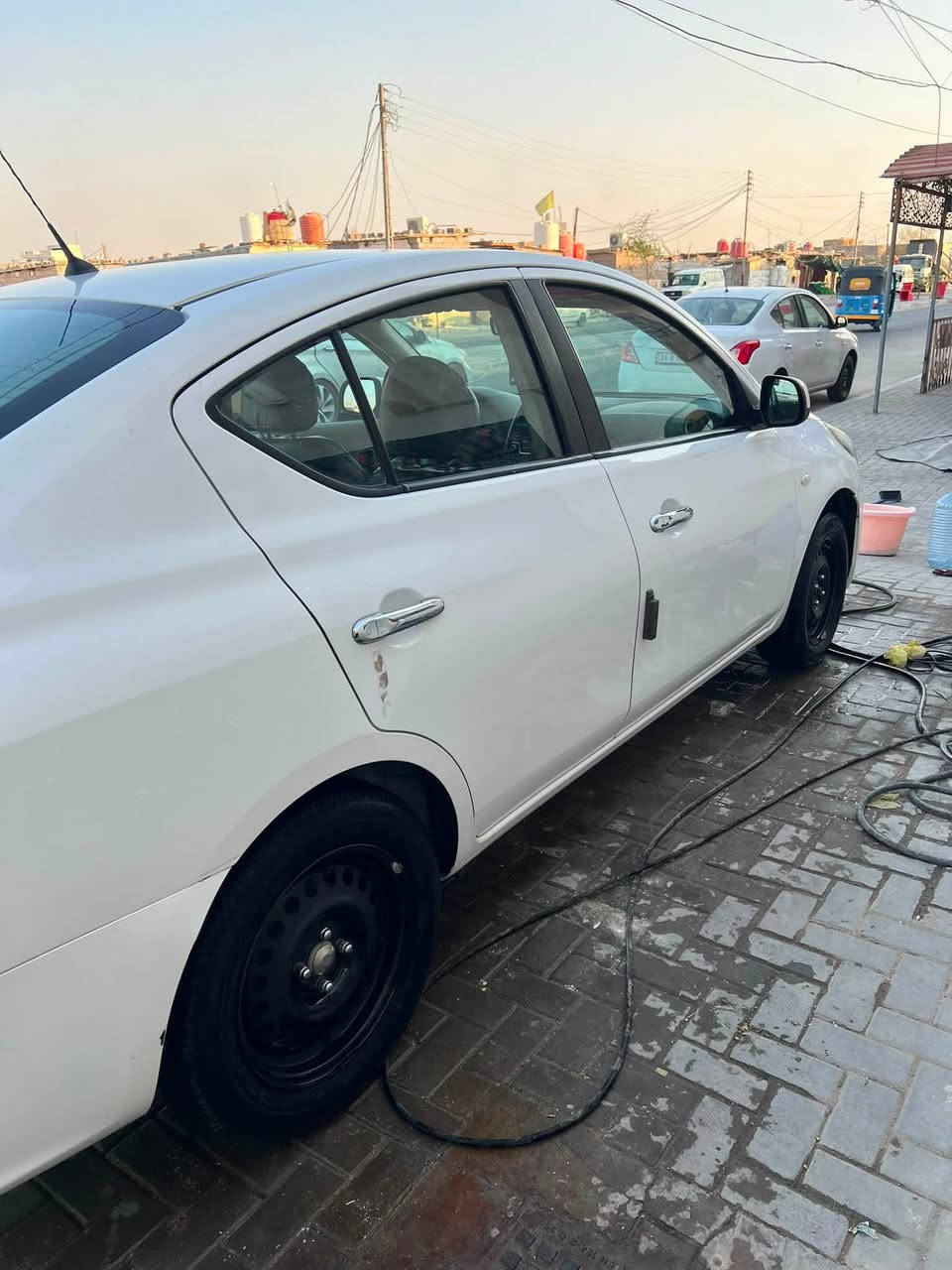 نيسان سني هندي موديل 2022 للبيع سياره حلوه نظيفه استعمال شخصي لا مشتغل بيها تكسي ولا شي حادثه صندوق وجاملغ ماشيه 99 الف كيلو عندي بيها وكاله رايده ب97 وبيها مجال جاهزه من كلشي ما بيه نقص رقمي للتواصل ***********
