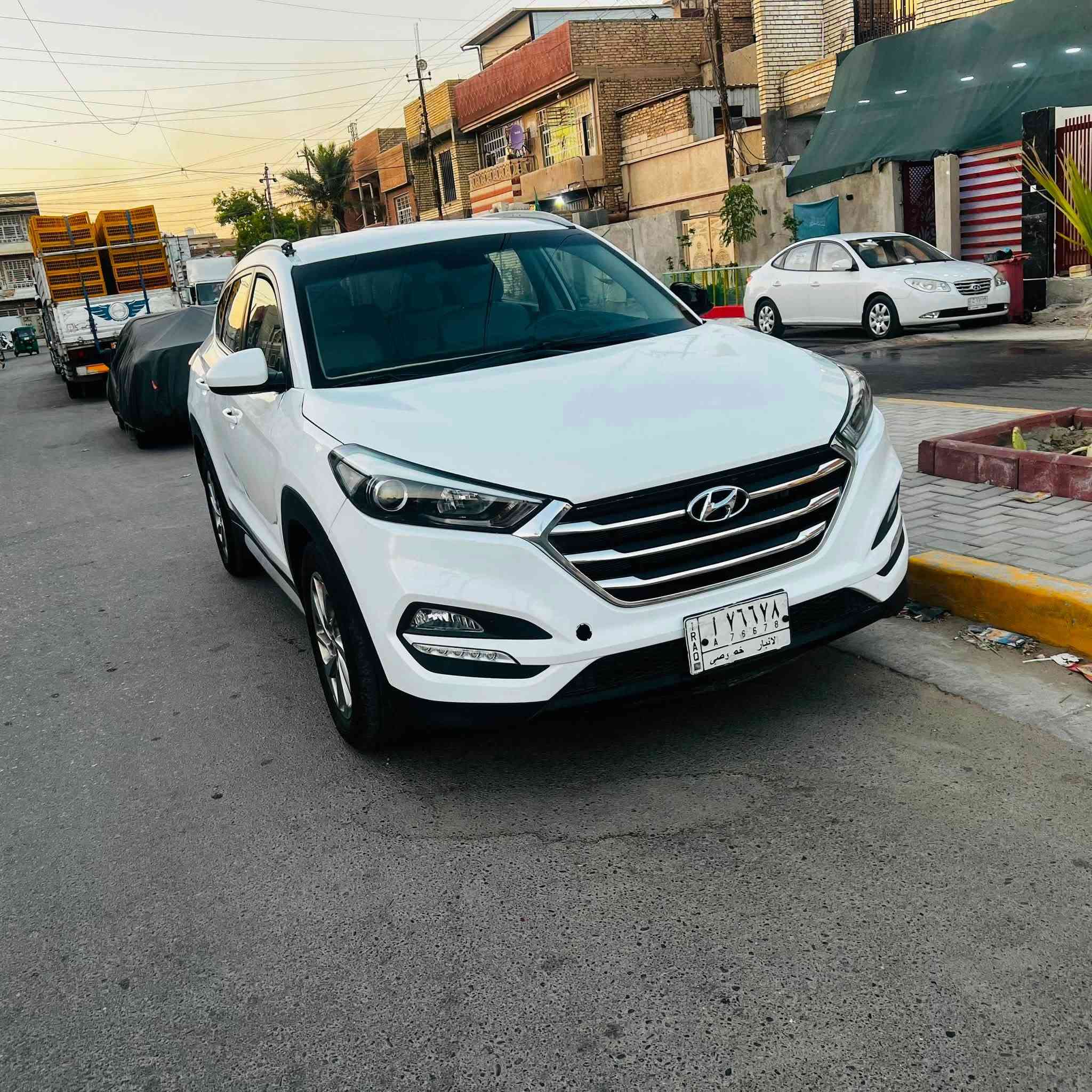 السلام عليكم
توسان2018 للبيع 
وارد امريكي مكينة 2000 دوس ضربتها بسيطه 
 السياره فول  مواصفات داخل السياره كريمي كشنات  تحكم ستيرن نقطه عمياء وبعد بيها ۿـۅايه مواصفات السياره كامله ومناقصها شـჂ̤ رقم انبار تحويل ثاني يوم
‏سعر 138 وبي مجال

***********

