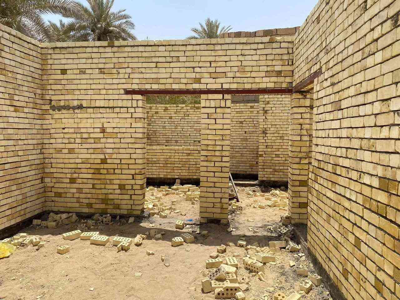 سعر ابلاش بالنسبة للمنطقة والاسعار الي بيها متوازي على البيع 

بيت في كربلاء البوبيات( حي السادة )ال ثابت عامود ٥٥ عرض الشارع ٨ م الشارع منطقة متكاملة الخدمات (ماء مجاري كهرباء تبليط) سند ٢٥  
يبعد عن الامام الحسين عليه السلام 2800 متر
مساحة البيت ١٥٠ م طابق واحد 
واجهة ٧.٢٥ م
نزال ٢١ م تقريباً
غرفتين نوم
بيت مسلح طابوق واجود انواع المواد من كهرباء وماء ومجاري
سعر البيت(155،000،000) (مئةوخمسة وخمسين مليون ) بي مجال للشراية 

البيت مع الاثاث من سبالت وغرفة نوم وكاونتر وغسالة وبعض الملحقات
  ‪***********‬ واتساب /اتصال /ابو عباس
