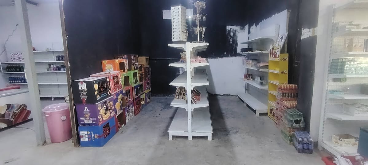 محل للأيجار
☑️ عنوان.. طريق بغداد  عبور البوابه قرب مجمع البرهان السكني عالشارع العام  قريب عليه شركات وجامعه ومجمع البرهان كله عليه وخير من الله 
☑️ المحل مثل ماموضح بالصوره  بي برادات مال شركه 4 والبقبه للبيع تقريبا 4  برادات عمودي و3 بطح ورفوف وسفينه حلويات 
☑️ السبب عدم التفرغ
☑️ للاستفسار الاتصال ***********
