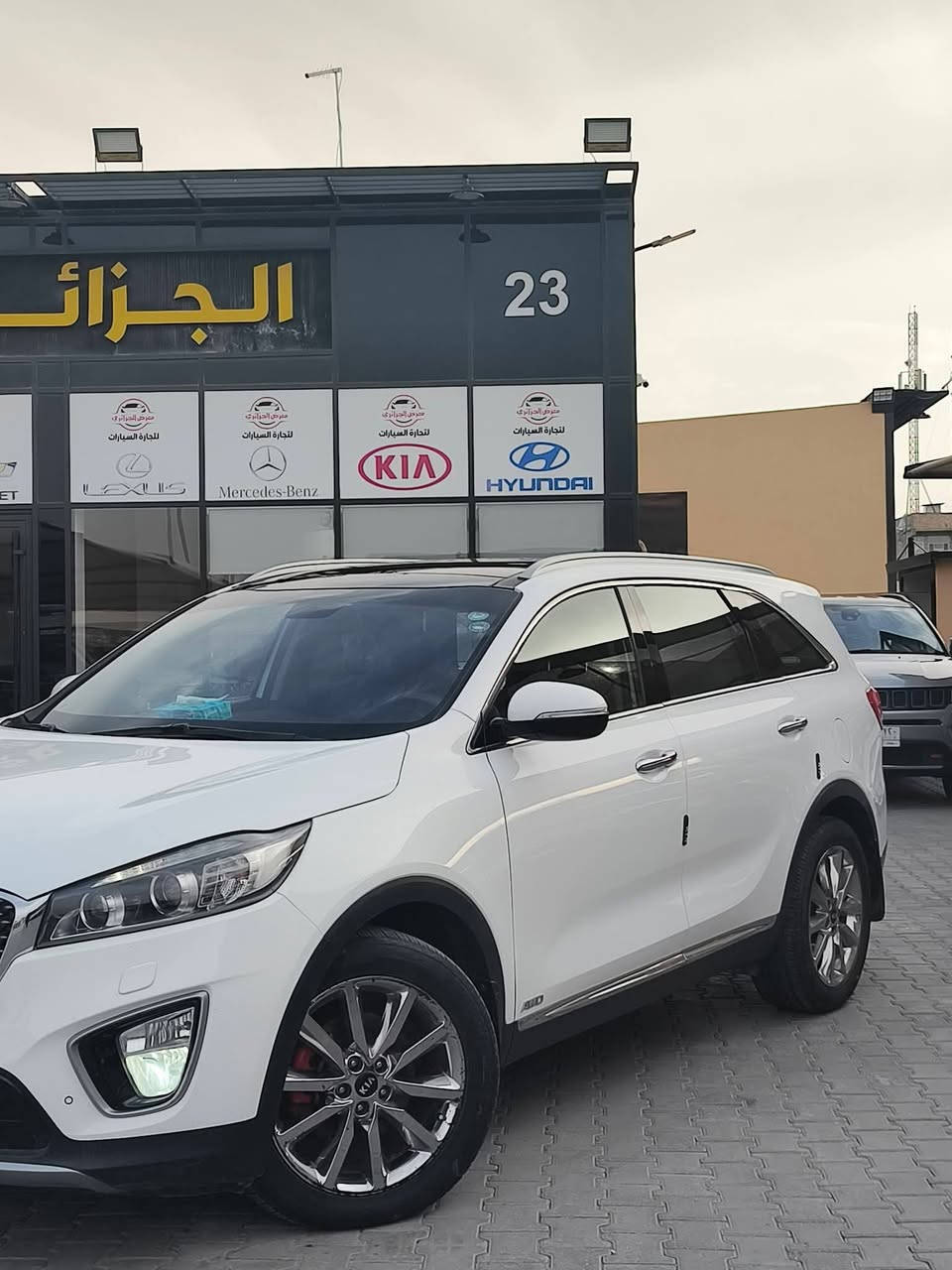 السلام عليكم كيا سورينتو 2015 شكل الـ16 خليجي كفالة GT Line فول للأخير، بصمة بانوراما، بصمة أبواب، تدفئة وتبريد مقاعد، شاشة جبارة، بلوتوث، حساسات، رادارات فول، تحكمات ستيرن، كروز مثبت سرعة، تحديد مسار، مقاعد جلد وكهرباء وخزن ميموري، تدفئة في مقاعد خلفية، سبع مقاعد، هاند بريك كهربائي، أنظمة قيادة، فور ويل، بردات بلادية، مري شفط، مكينة أربعة سلندر، مكينة بلادية ما مفتوحة، سيارة جديدة وتخبل، معروضة بـ175 وبيها مجال .***********
