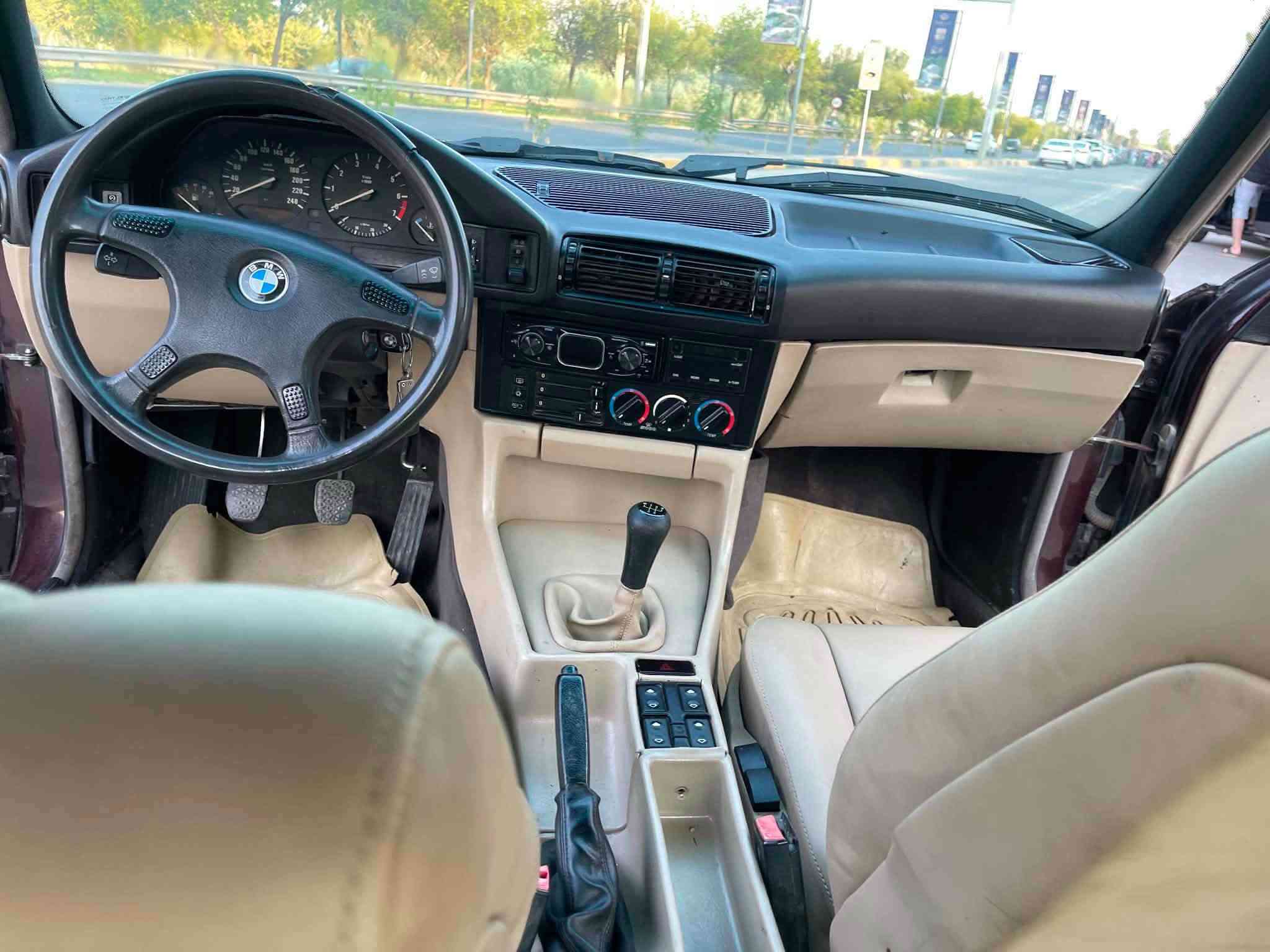 للبيع BMW 520
نضيفه 
كير عادي 
تبريد ثلج 
غرفه جديده 
فتحه سلايت
السيارة مصبوغه جماليه
شرط التحويل
السعر قفل 52 
موصل 
الرقم ***********

نص مكتوب في الصور:
- MOSUL