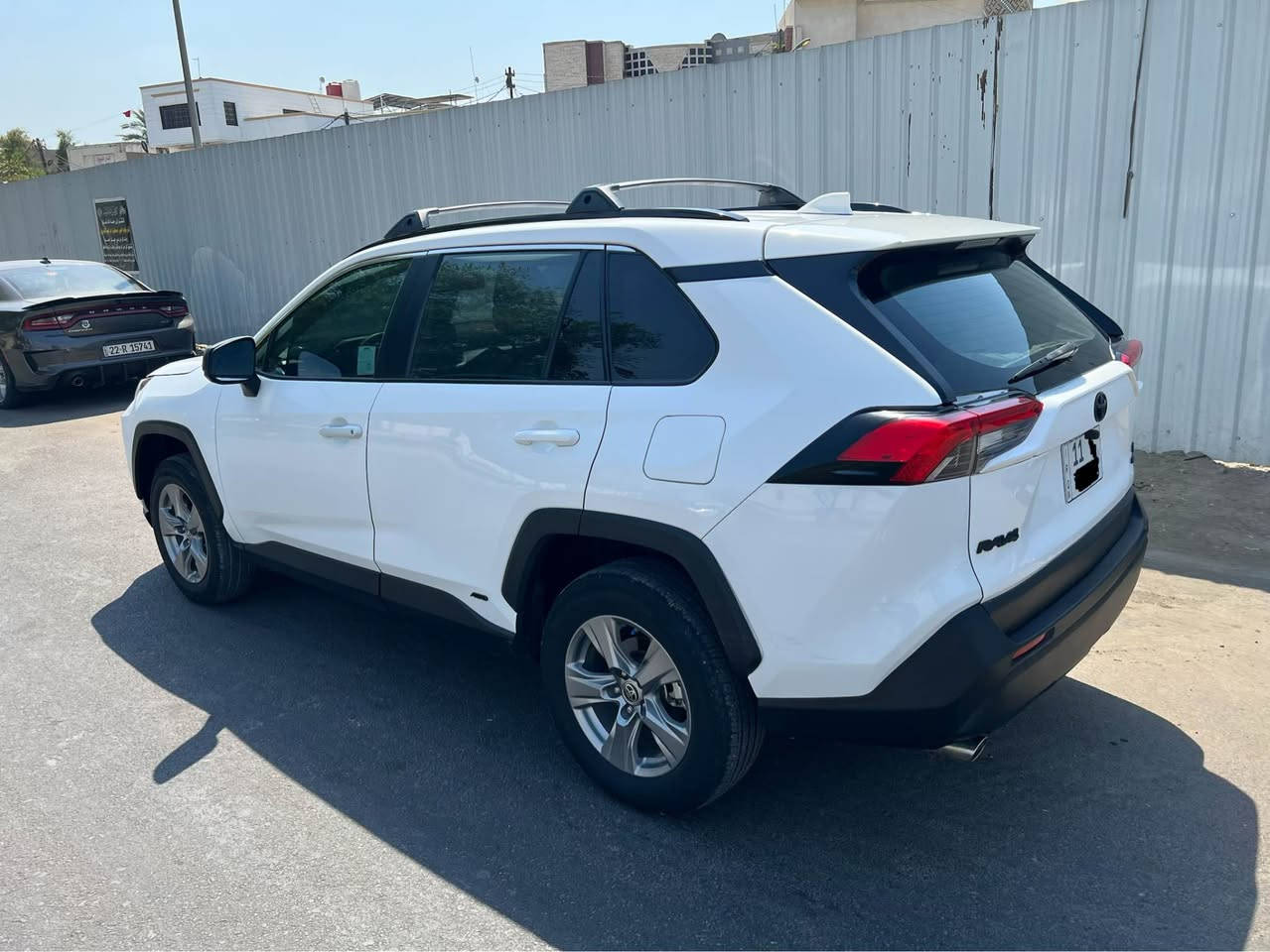 السلام عليكم 
🚘تويوتا راف فور LE 
وارد امريكي   بدون حادثهه  لغد وشواصي مكفولات  فقط الجاملغات مفتوحات  وراجعات نفسهن  والبنيد مفتوح 
السياره بدون  صبغ 
✅اللون       : ابيض 
* عدد المقاعد   :  5 راكب✅
* الموديل   ٢٠٢٢ وارد امريكي  ✅
المحرك   :  2500    هايبرد 
* الرقم   :    بغداد الإنكليزي الجديد باسمي 
عداد السيارة :  ٦٠✅
* ثلاث وضعيات قيادة✅
* قيادة ذاتية عند المنعطفات✅
* رادار امامي مانع تصادم✅
* تحذير الخروج عن المسار✅
* نظام التوقف الآلي✅
* تحذير النقاط العمياء✅
* نظام تحذير عند المنعطفات✅
* مرايا تعتيم ذاتي✅
* شاشة لمس كبيرة تدعم اندرويد اوتو وابل كار ✅بلي
* نظام الخرائط   GPS✅
* المصابيح الأمامية زنون✅
* كشافات ضباب✅
* دخول ذكي ✅
بصمة ابواب للدخول الذكي ✅
* مكيف خلفي✅
* بلوتوث✅
* محدد السرعة التفاعلي✅
✅نظام التشغيل والاطفاء الذاتي
✅نظام البريك الذاتي

* السعر197  $ وبيهة مجال
رقم الهاتف  ***********
مكان السيارة بغداد الاعظميه الفارس, صلاح الدين
