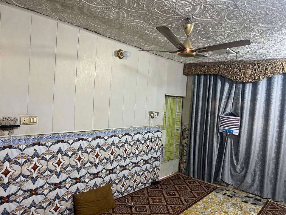 بيت للبيع المعامل بستان سامي خلف مطعم اوراس 150 متر طابق ونص غرفتين   صالة استقبال مطبخ  قريب ع الشارع العام ب50 متر على شارع عريض البيت ركن السعر35 مليون 📞 (   *********** ) متواجد واتساب
